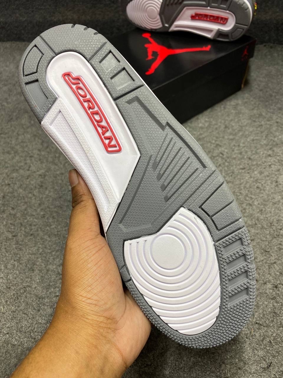 Nike Air Jordan 3 Retro "Cool Grey" thumbnail 4