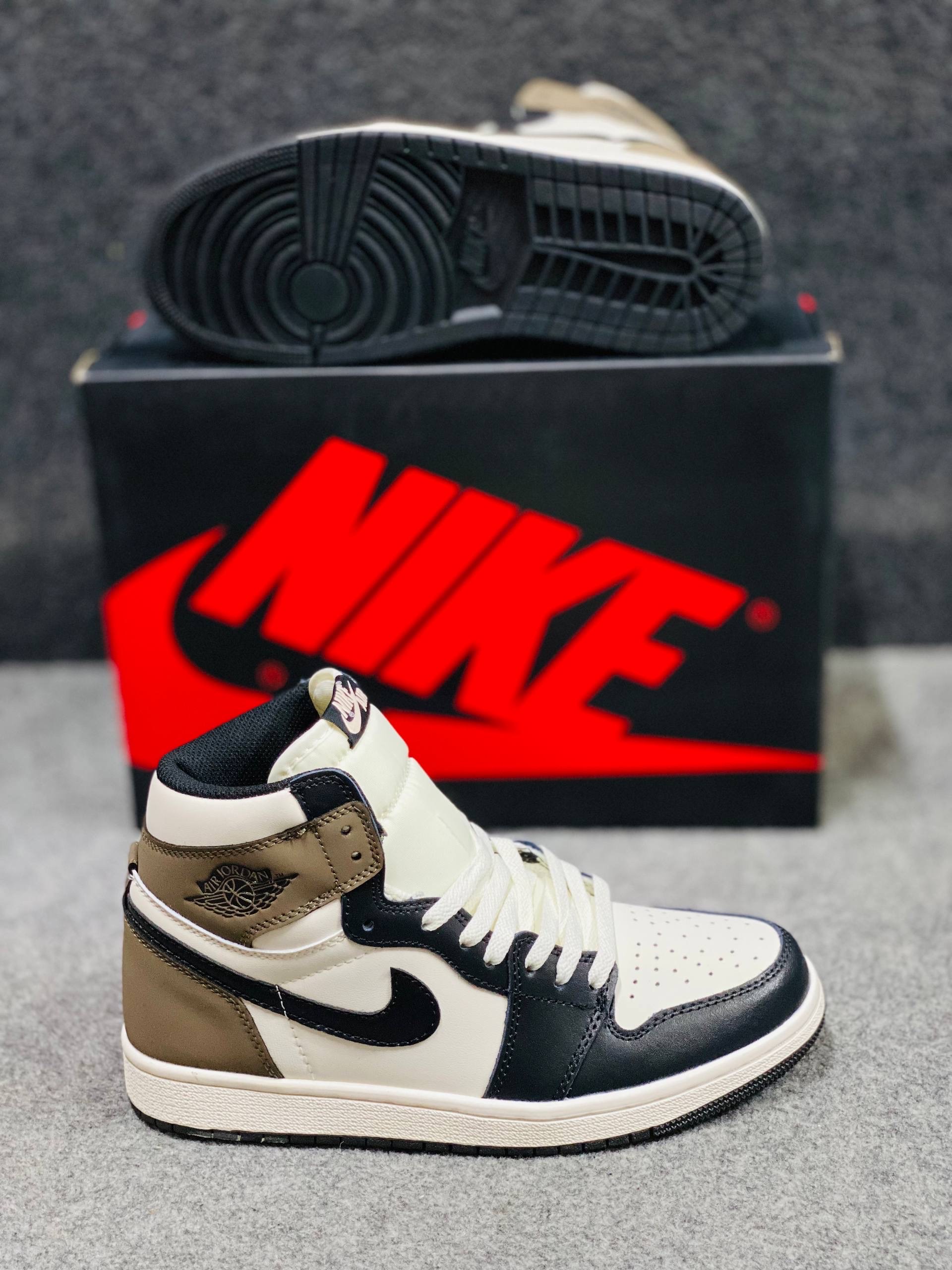 Air Jordan 1 Retro High OG "Dark Mocha" (1:1) thumbnail 5