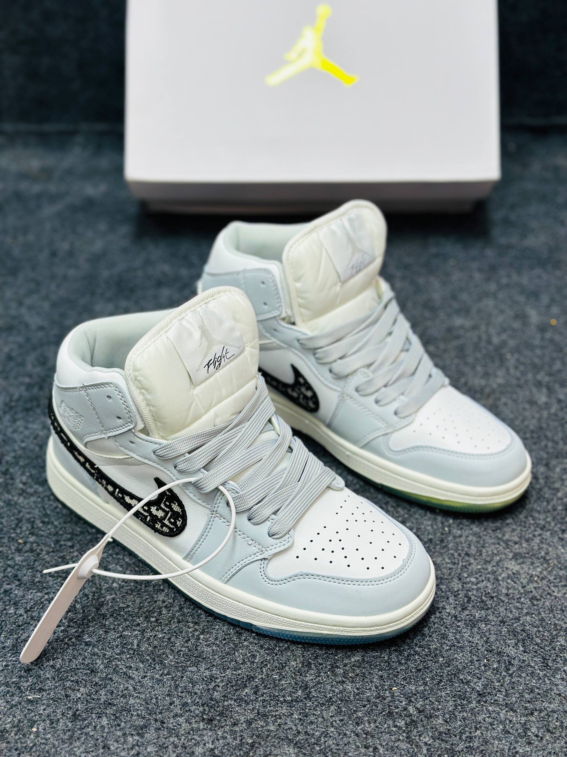 Dior x Air Jordan 1 Retro High: "White&Grey"