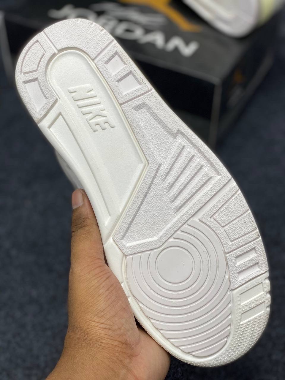Nike Air Jordan 3 Retro :Travis Scott "Sail" thumbnail 4