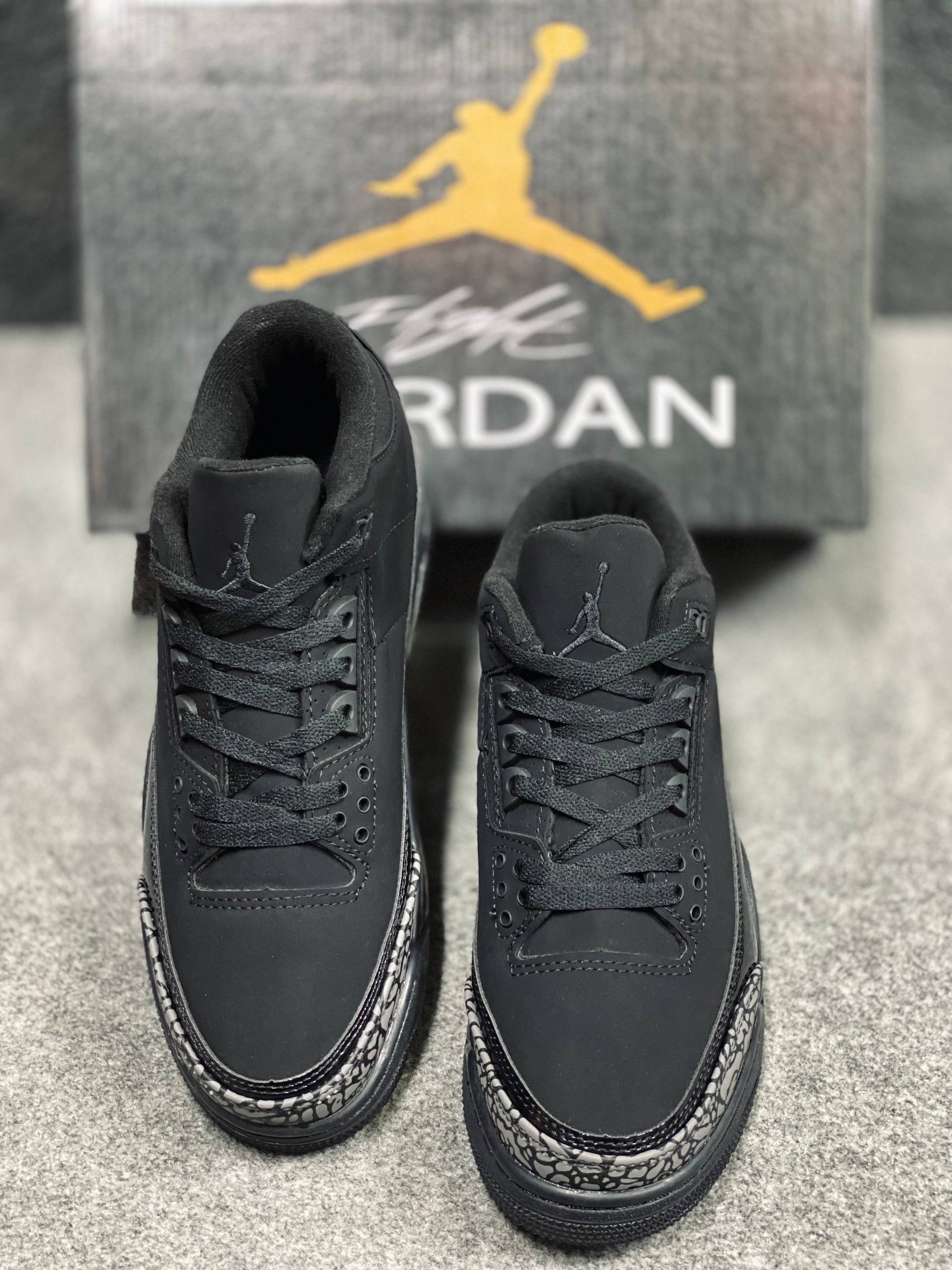 Air Jordan 3 Retro "Black Cat" thumbnail 8