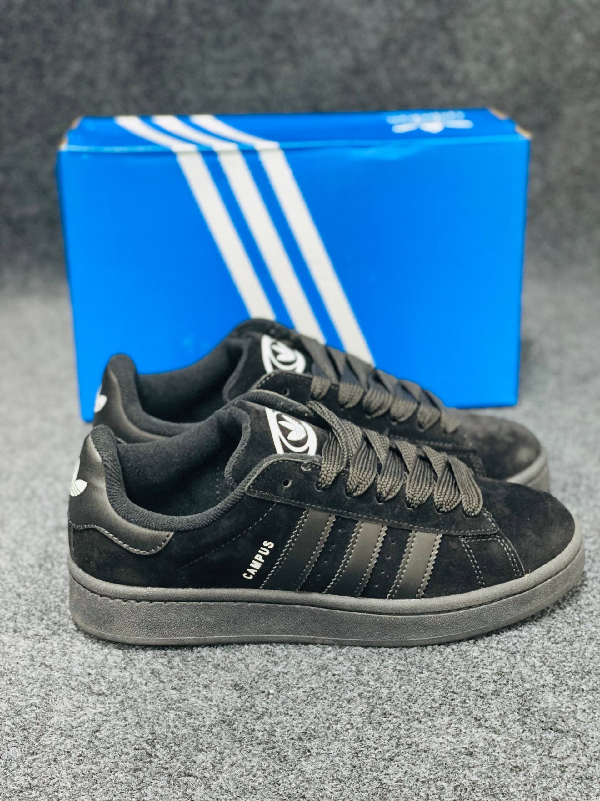 Campus 00s :"Core Black" (1:1)
