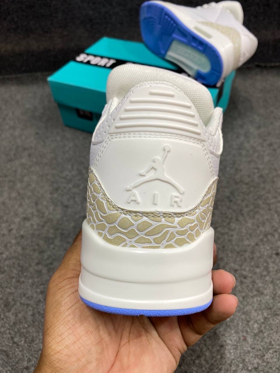 Air Jordan 3 Retro Craft "Ivory" thumbnail 3