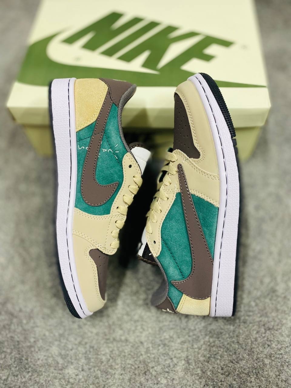 Travis Scott x Nike Air Jordan 1 Low :"Green&Brown" (1:1) thumbnail 4