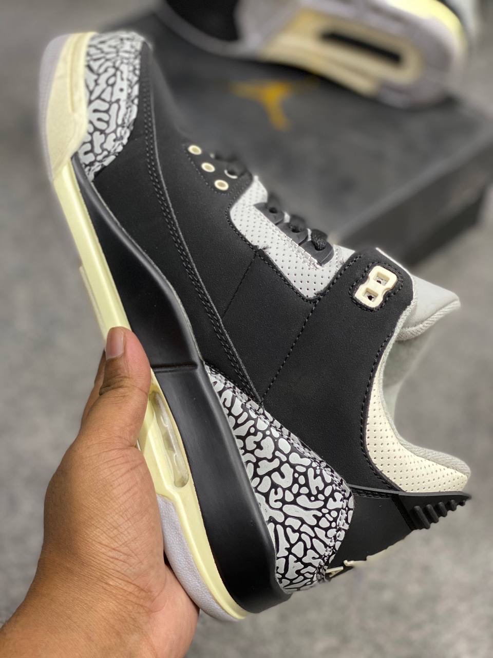 Air Jordan 3 Retro 'Off Noir' thumbnail 5