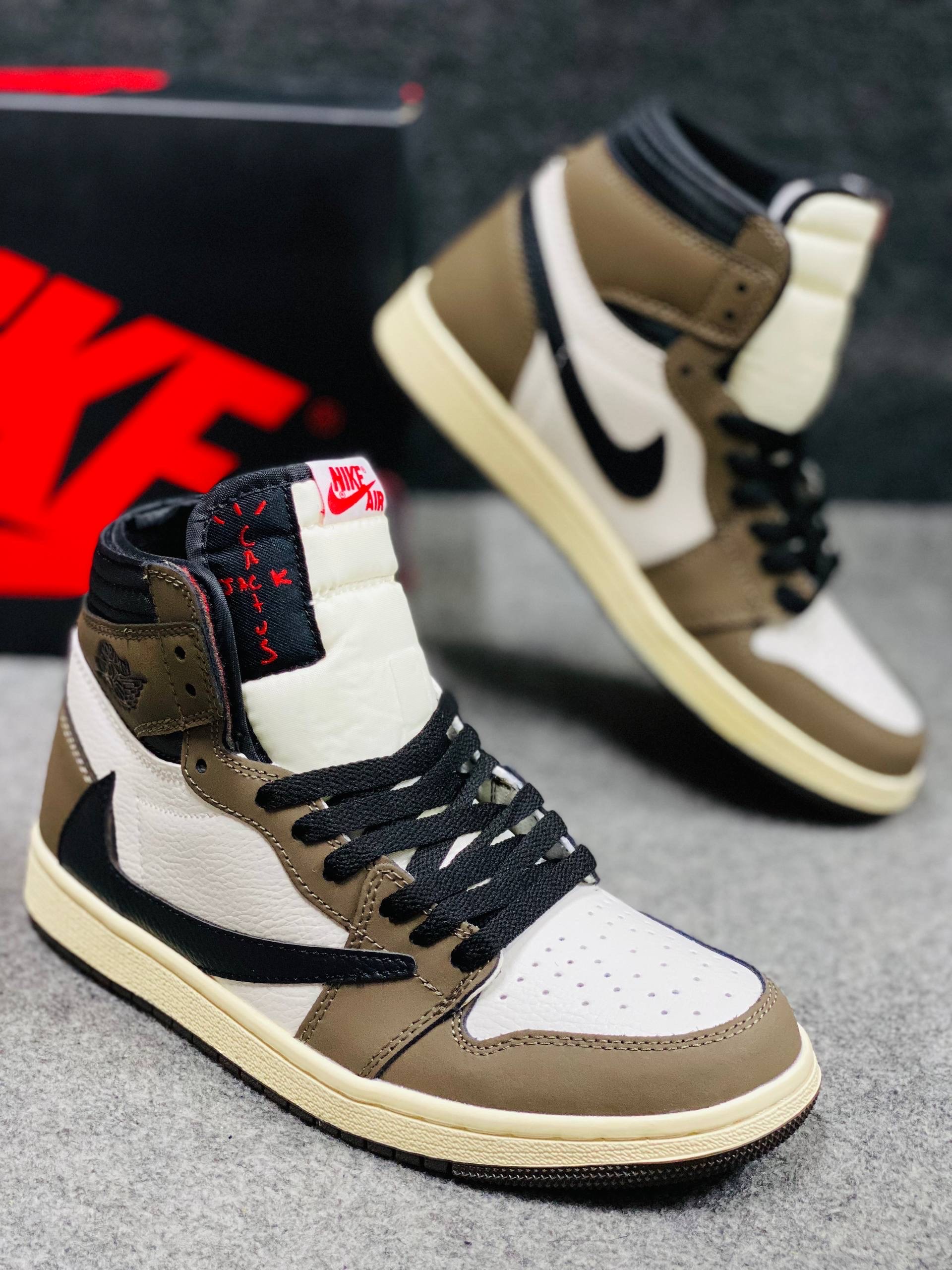 Air Jordan 1 Retro High OG SP Travis Scott Mocha (1:1) thumbnail 4