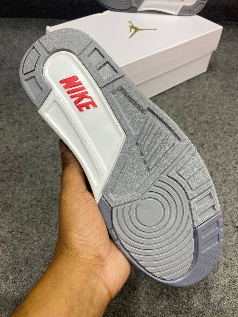 Air Jordan 3 Retro "Cool Grey" thumbnail 4