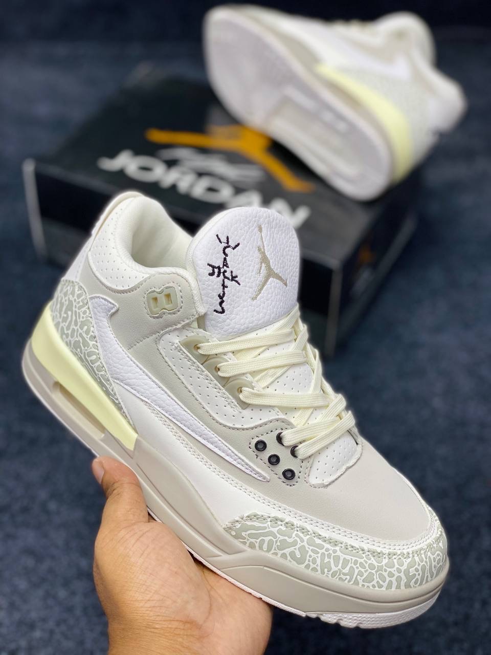 Nike Air Jordan 3 Retro :Travis Scott "Sail" thumbnail 2