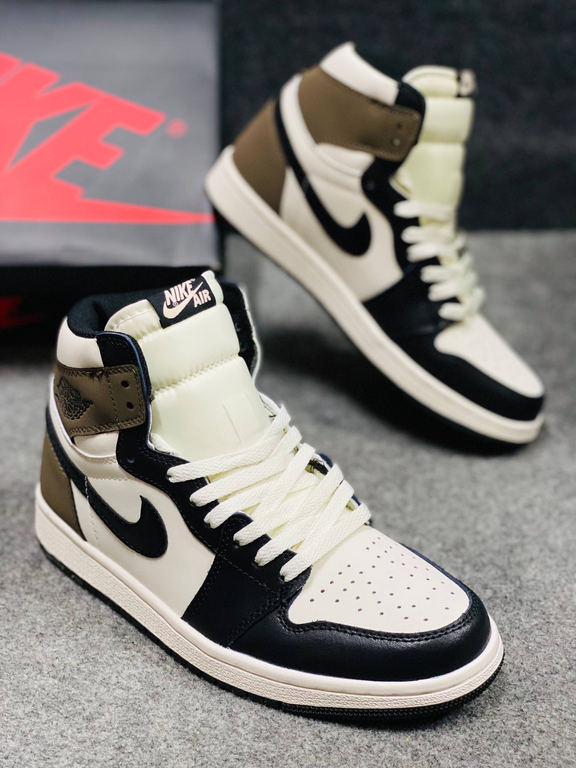 Air Jordan 1 Retro High OG "Dark Mocha" (1:1) thumbnail 3