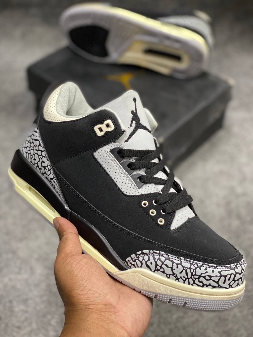 Air Jordan 3 Retro 'Off Noir' thumbnail 2