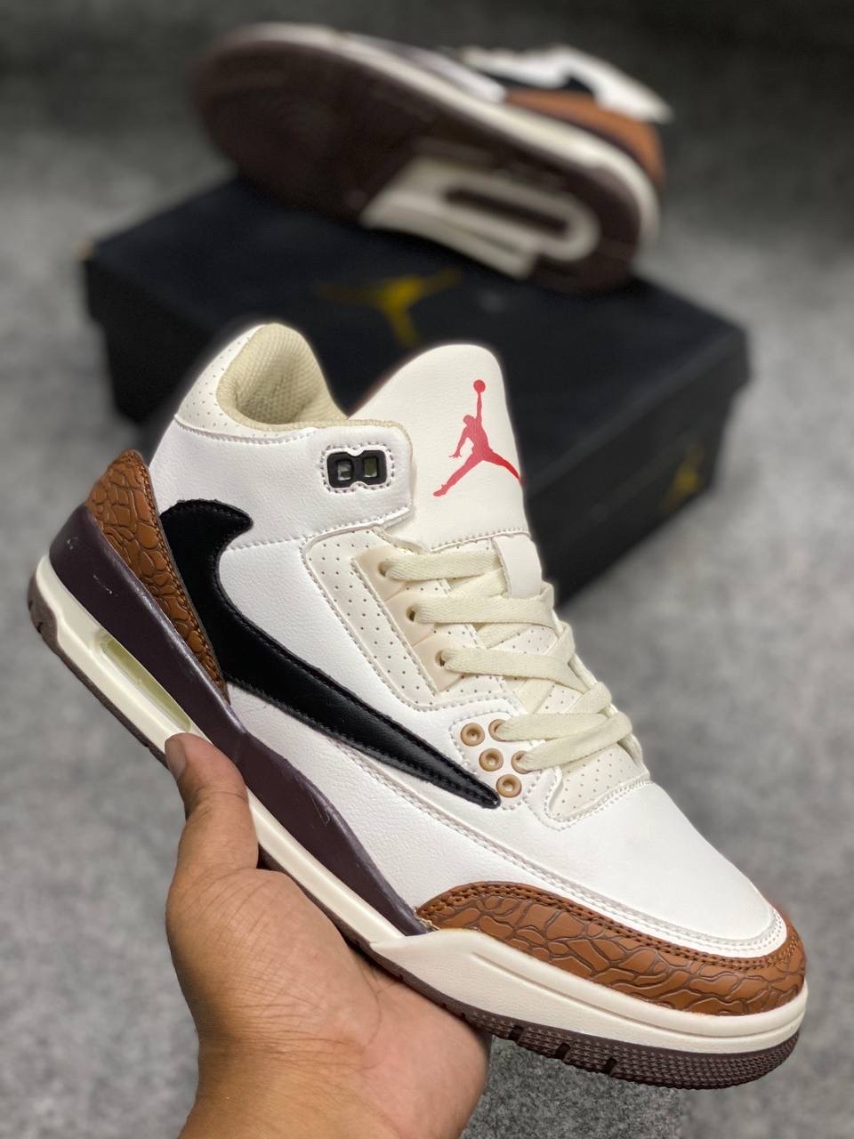 Travis Scott x Air Jordan 3 : "custome" signature inverted Swoosh thumbnail 2