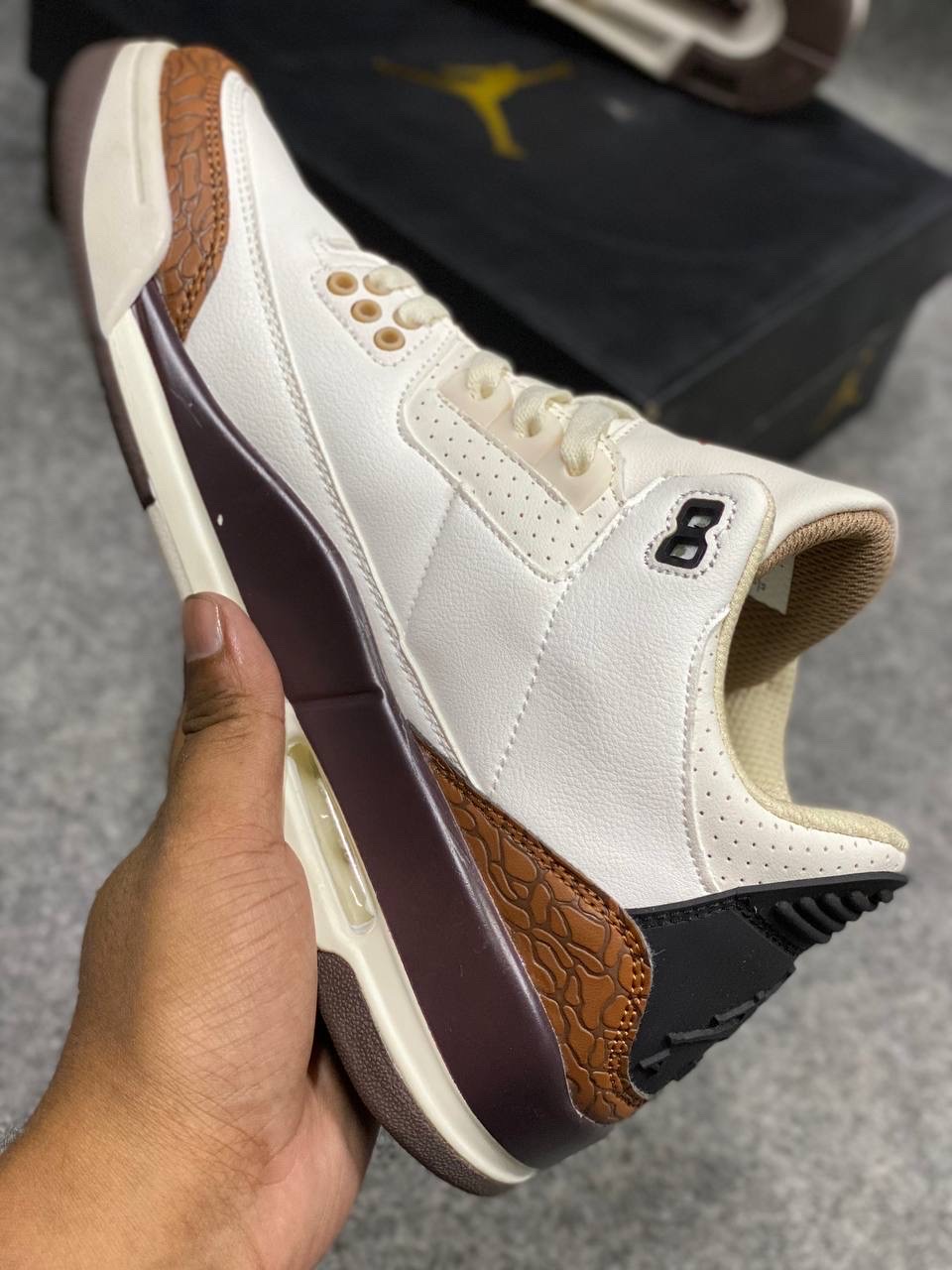Travis Scott x Air Jordan 3 : "custome" signature inverted Swoosh thumbnail 5