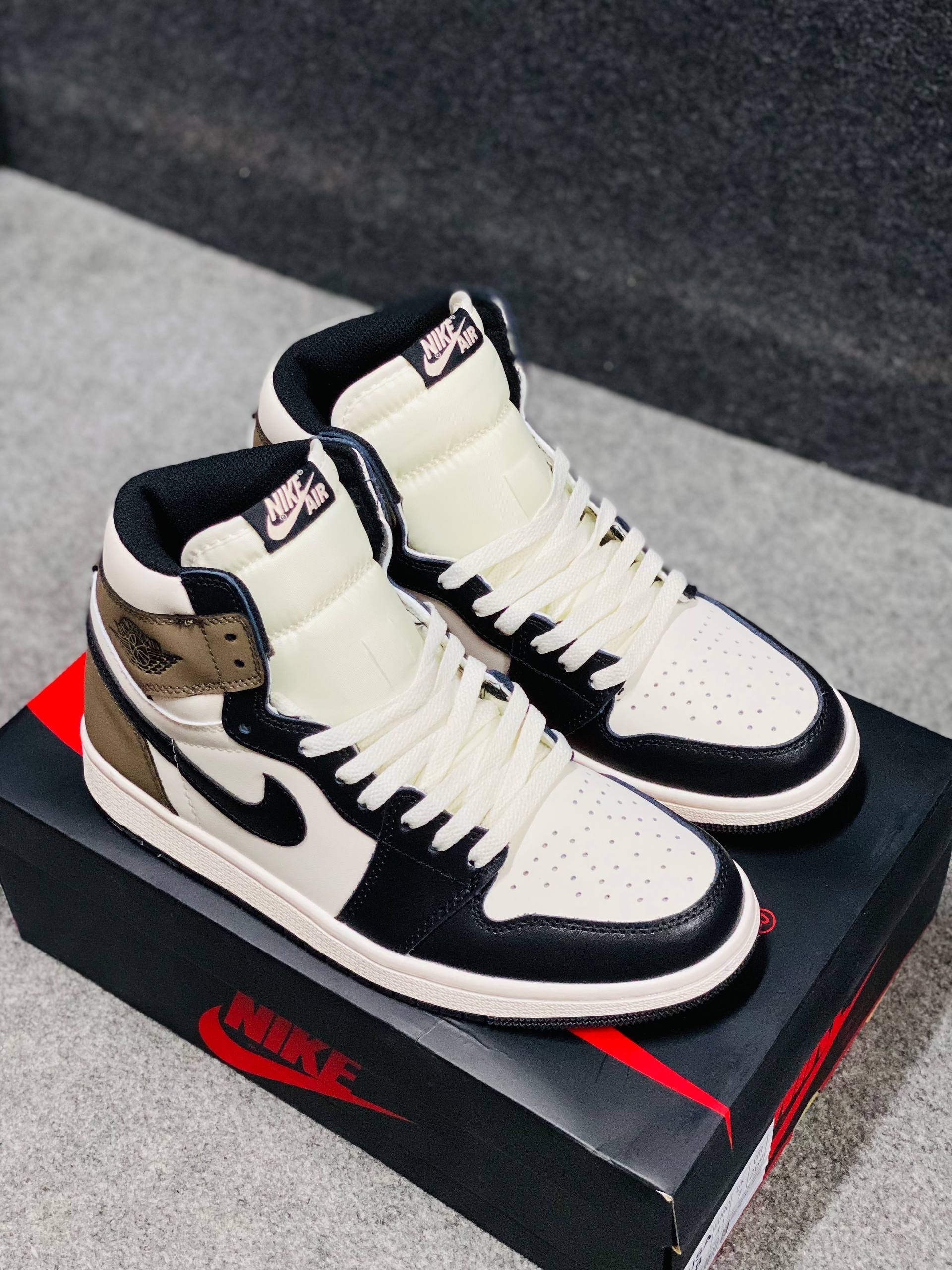 Air Jordan 1 Retro High OG "Dark Mocha" (1:1)