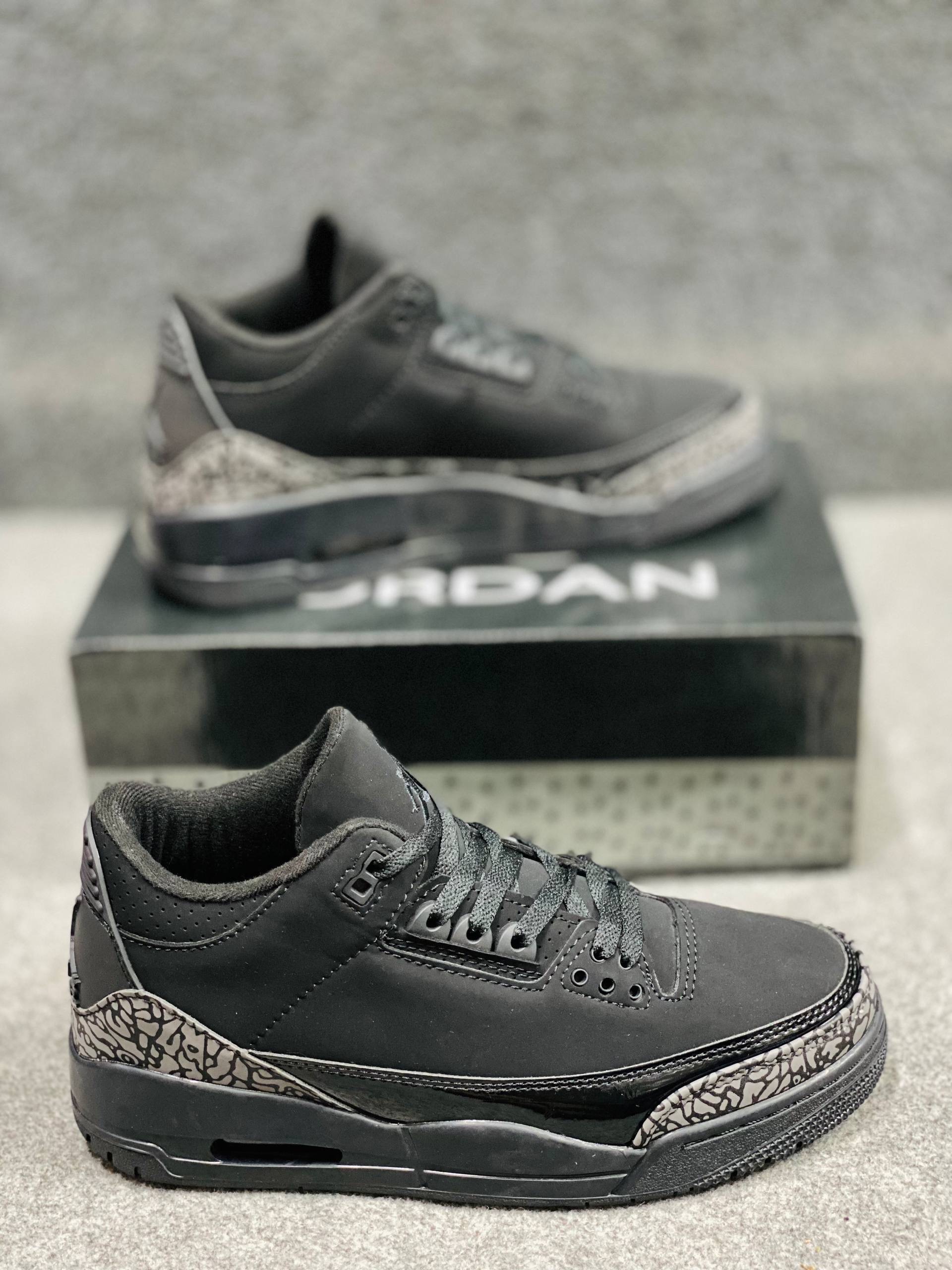 Air Jordan 3 Retro "Black Cat" thumbnail 5