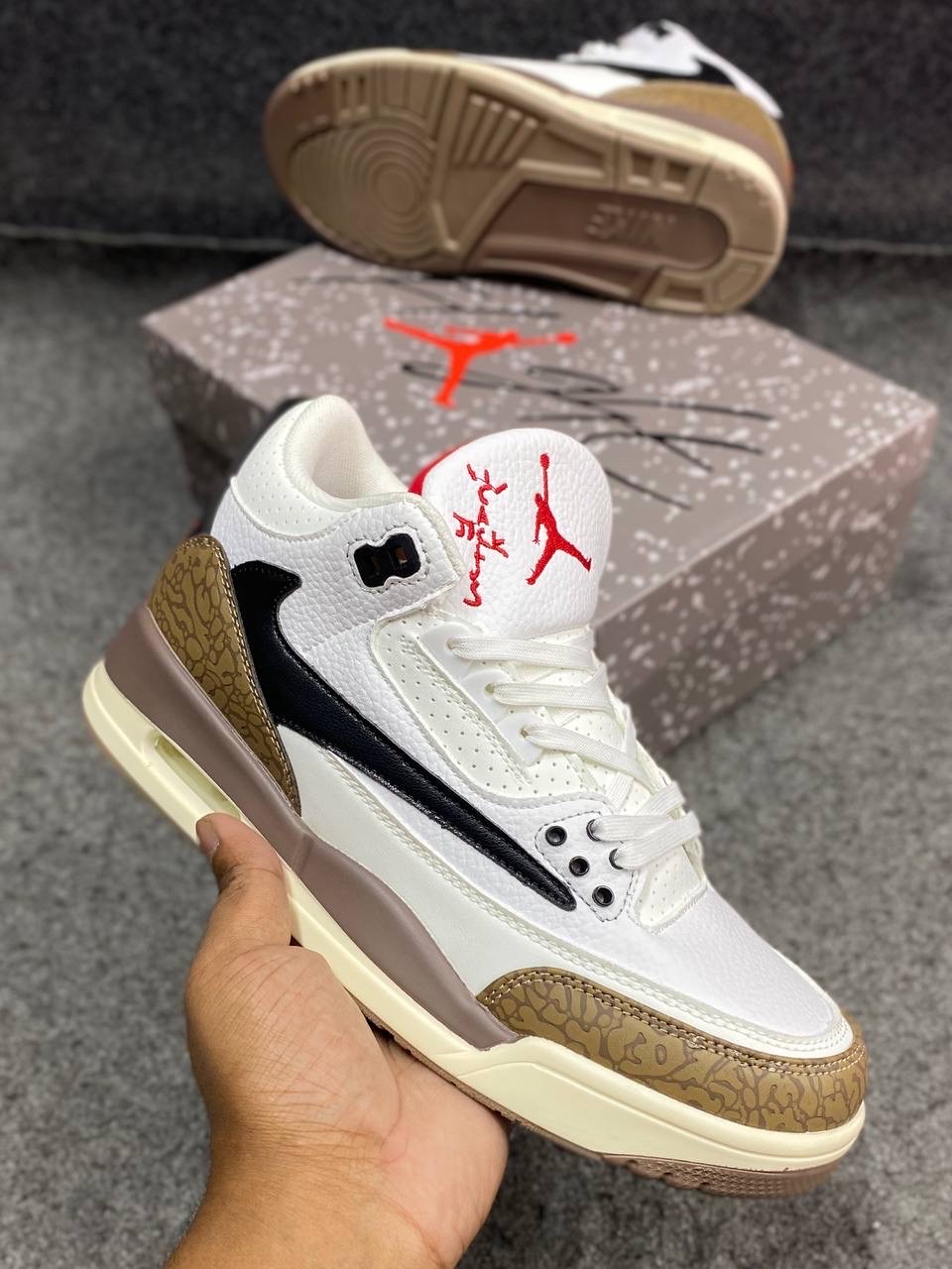 Travis Scott x Air Jordan 3 Retro thumbnail 2