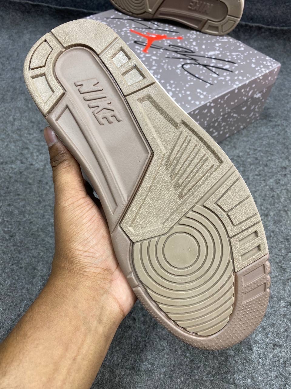 Travis Scott x Air Jordan 3 Retro thumbnail 4