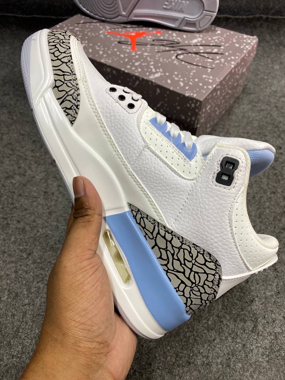Nike Air Jordan 3 Retro 'UNC' thumbnail 5