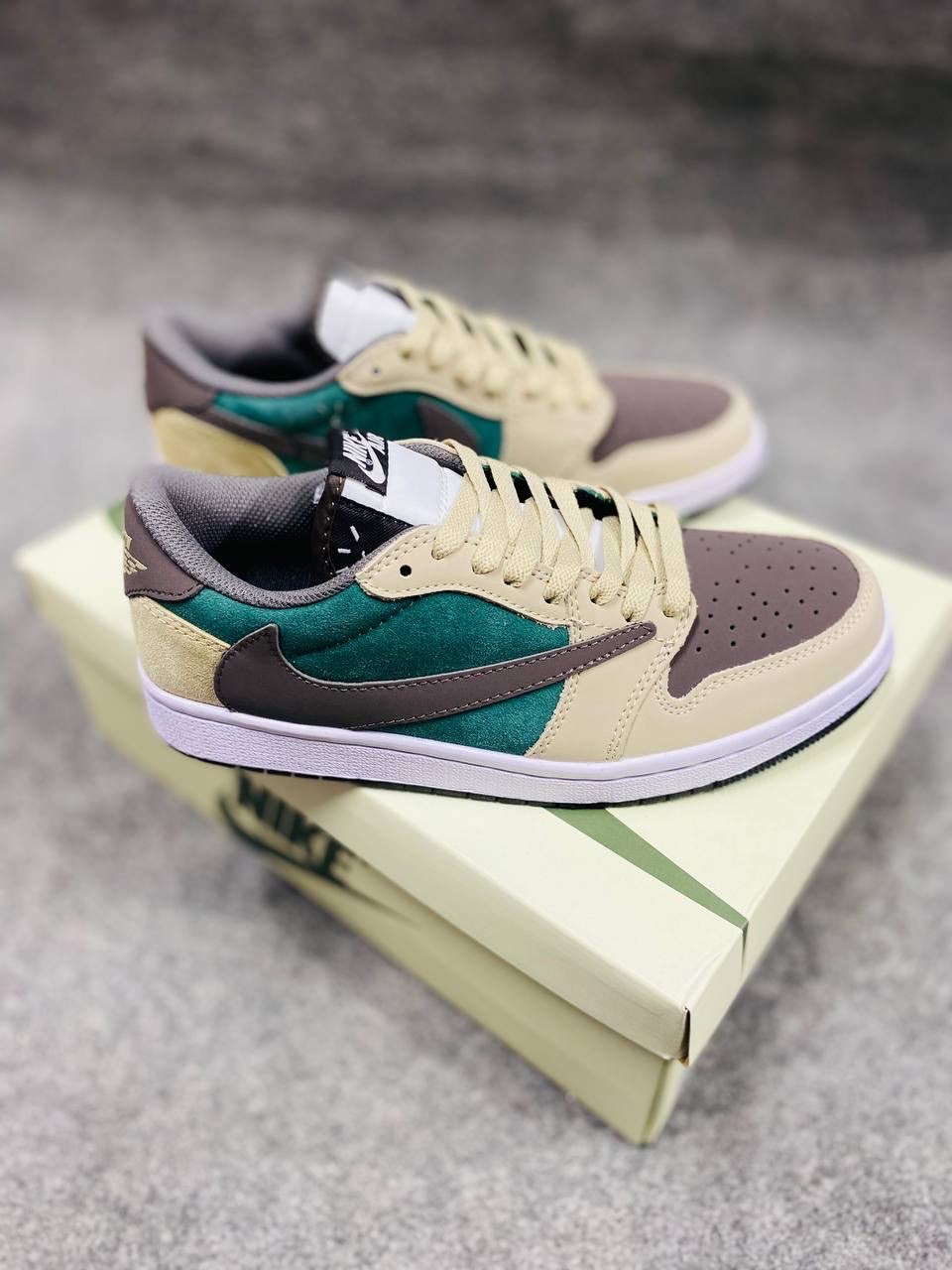Travis Scott x Nike Air Jordan 1 Low :"Green&Brown" (1:1) thumbnail 2