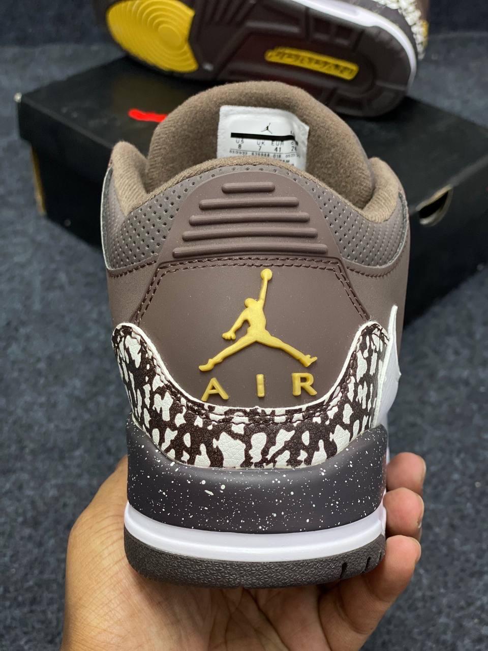 Nike Air Jordan 3 : "Travis Scott" "earthy brown" thumbnail 3