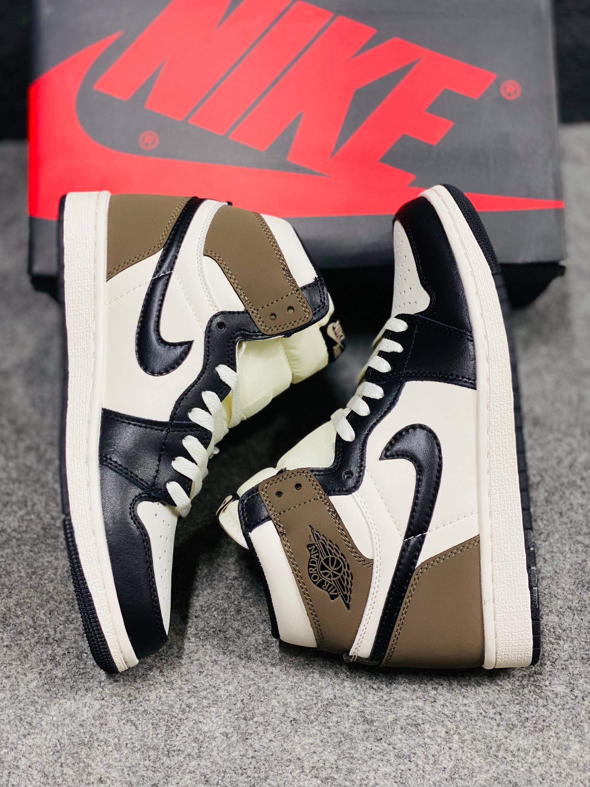 Air Jordan 1 Retro High OG "Dark Mocha" (1:1) thumbnail 6