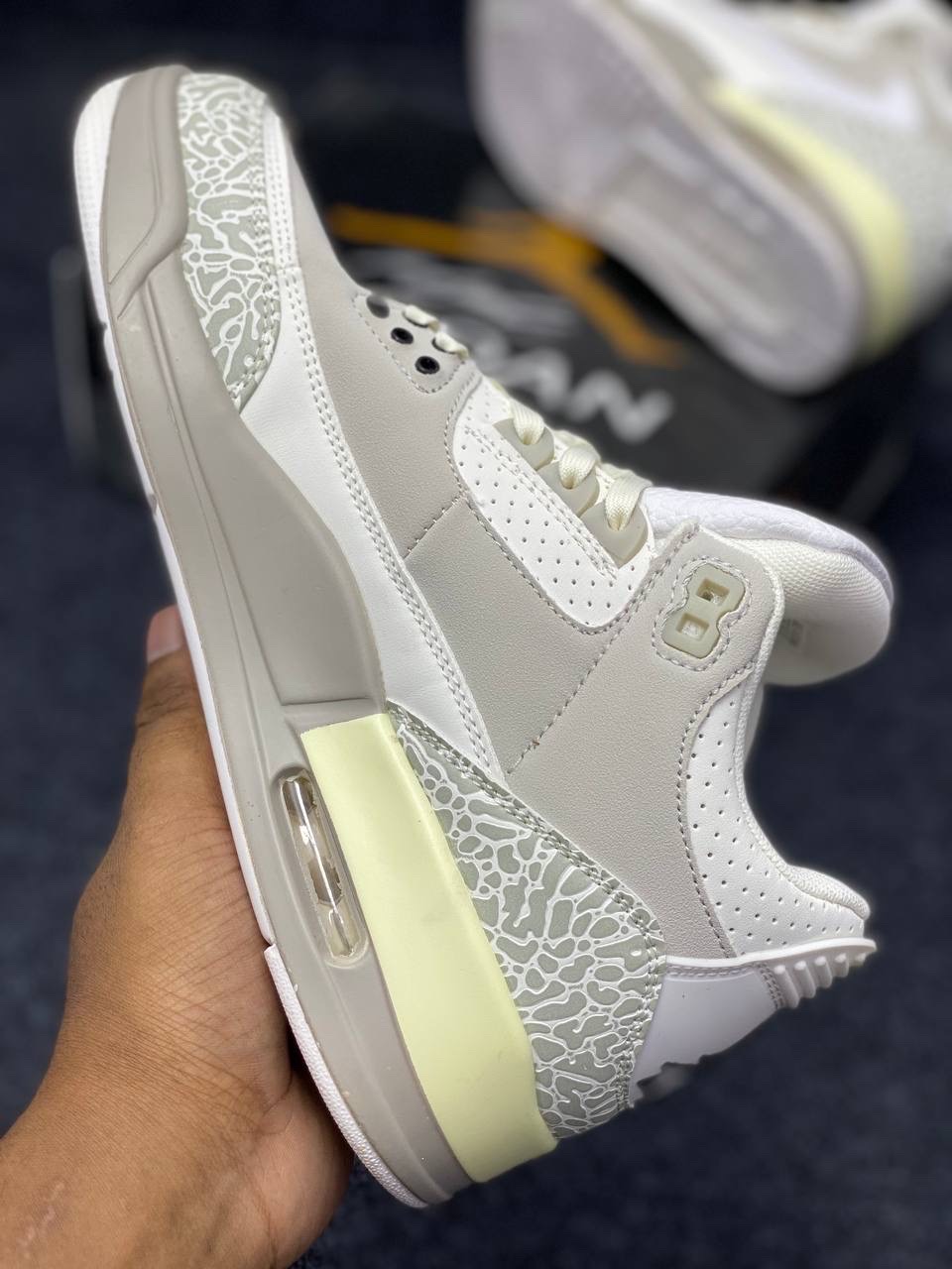 Nike Air Jordan 3 Retro :Travis Scott "Sail" thumbnail 5