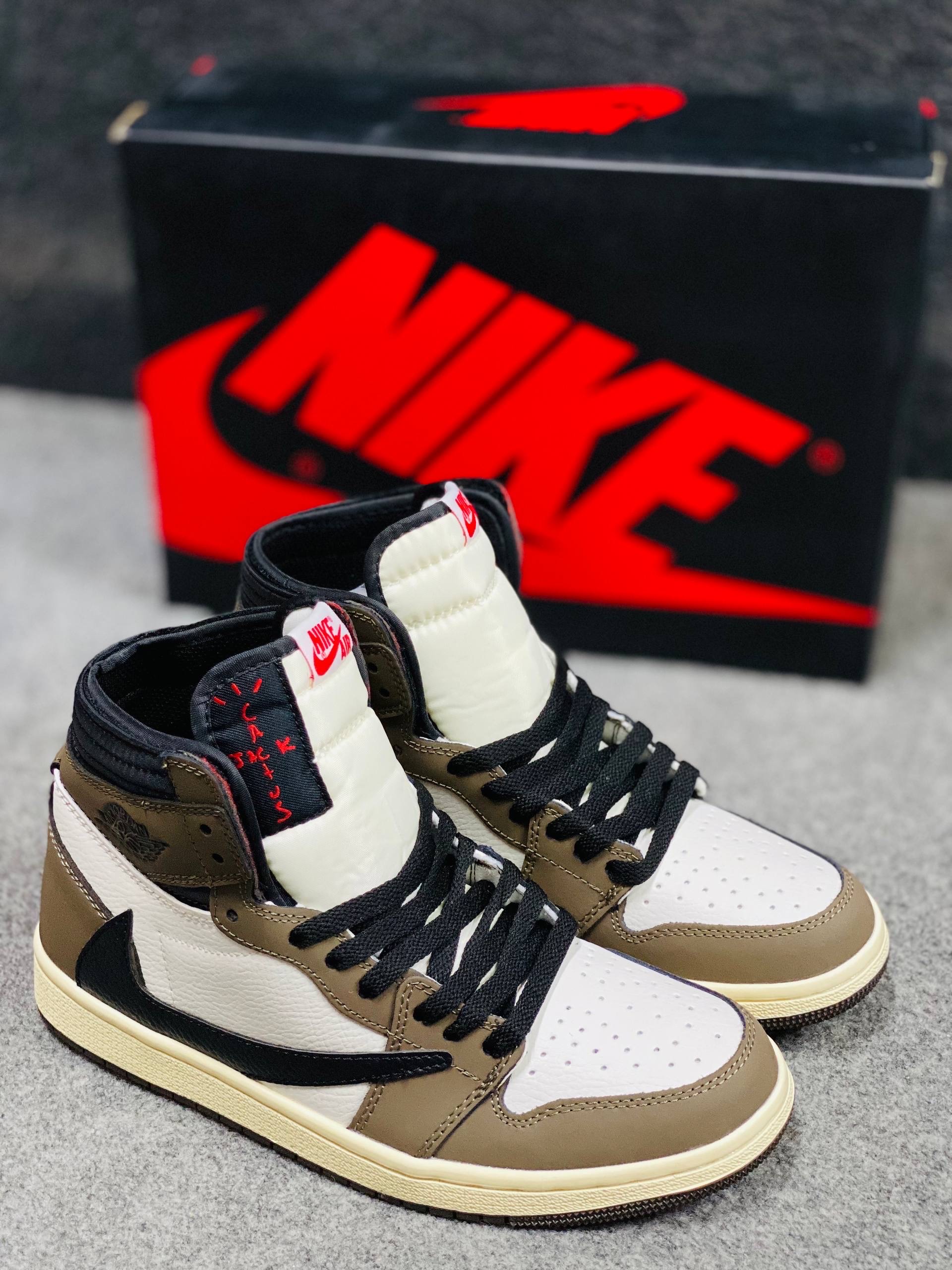 Air Jordan 1 Retro High OG SP Travis Scott Mocha (1:1) thumbnail 2