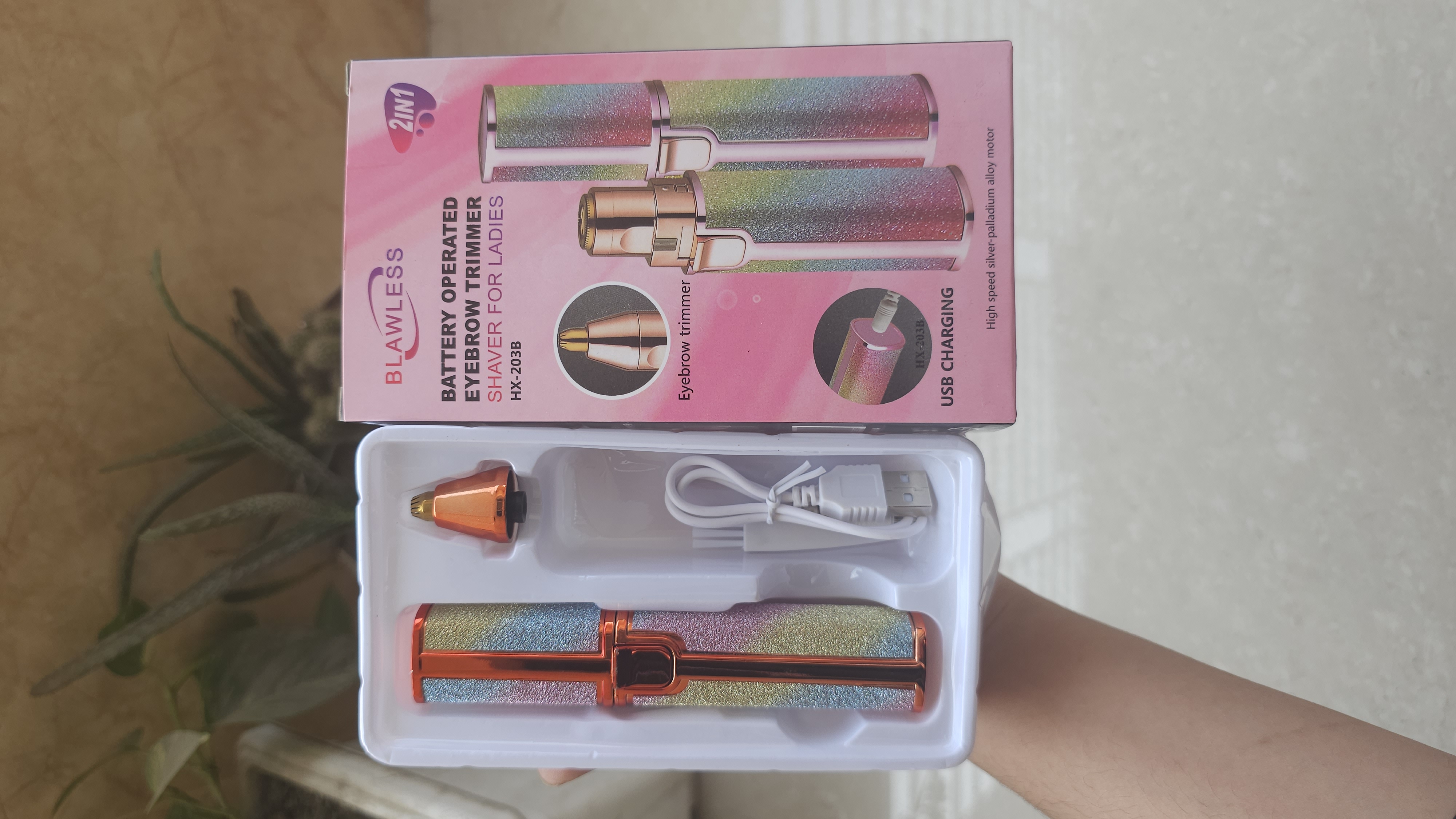 Facial hair trimmer