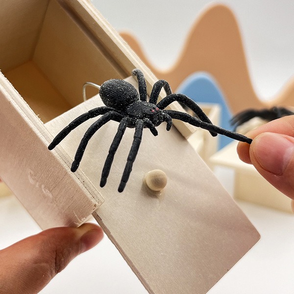 Wooden Spider Prank Box – Hilarious Scare & Gag Gift Toy for Kids and Adults_img_7