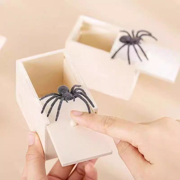 Wooden Spider Prank Box – Hilarious Scare & Gag Gift Toy for Kids and Adults_img_9