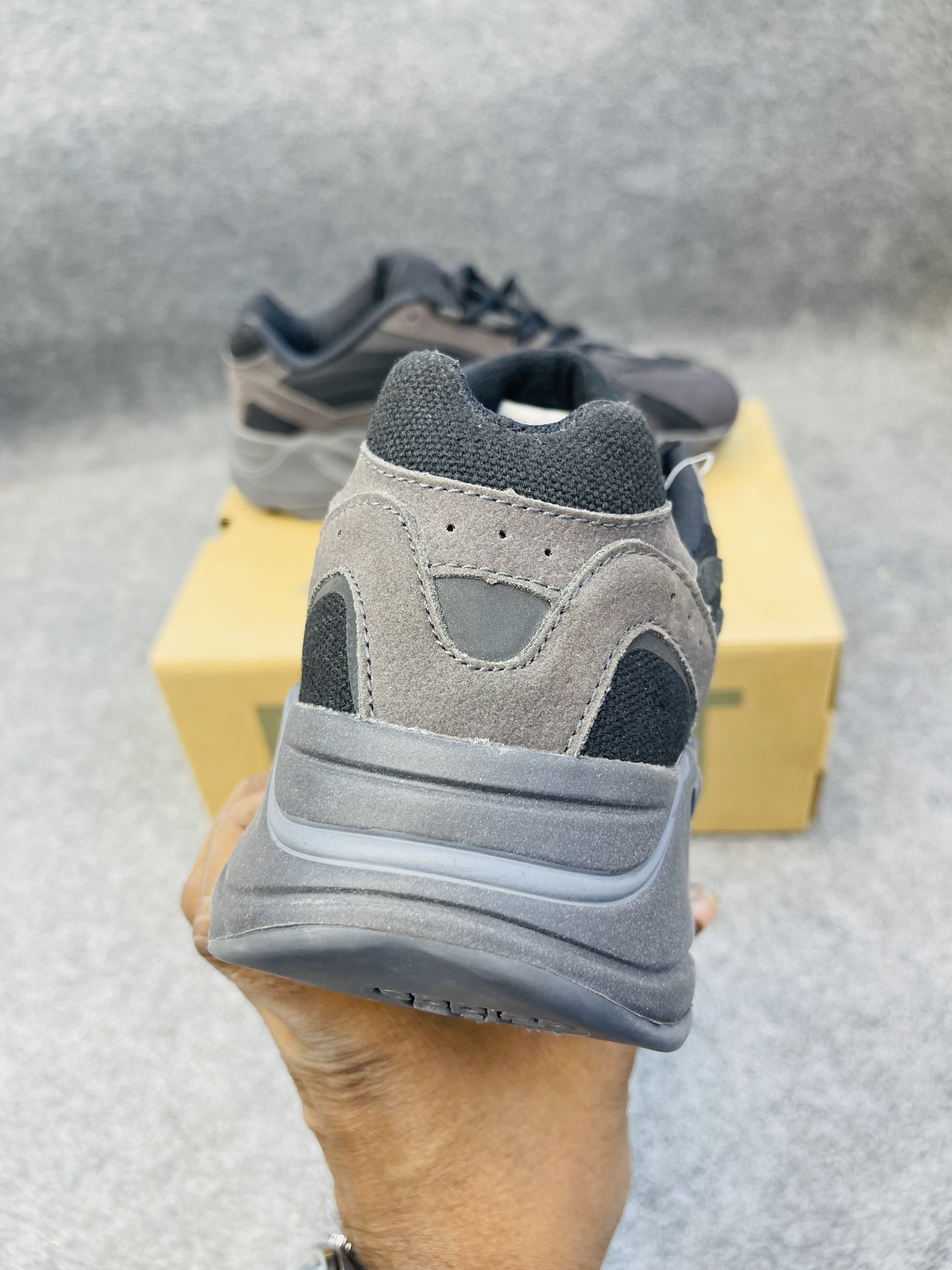 Yezzy boost 700 v2_img_2