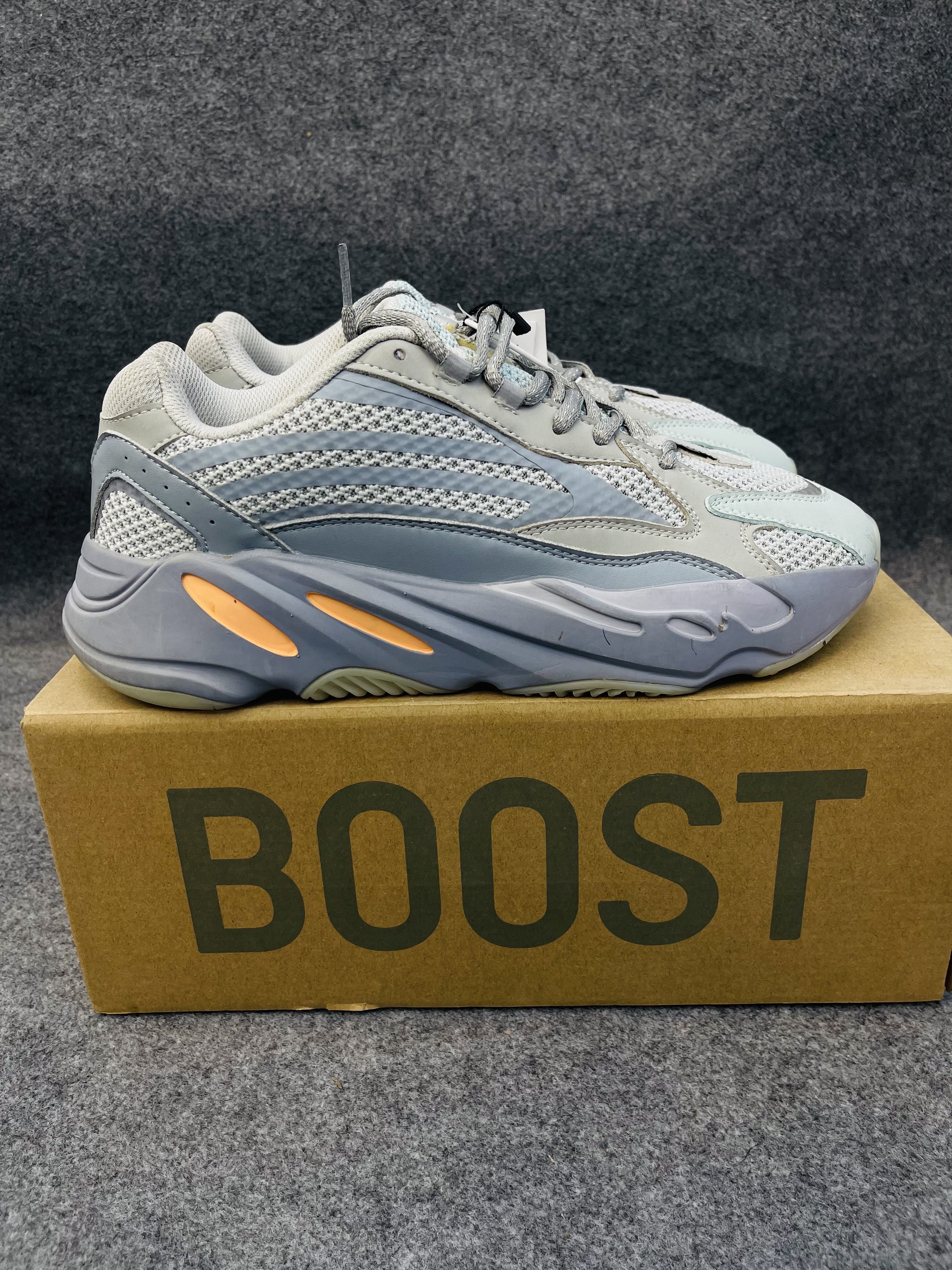 Yezzy boost 700 v2