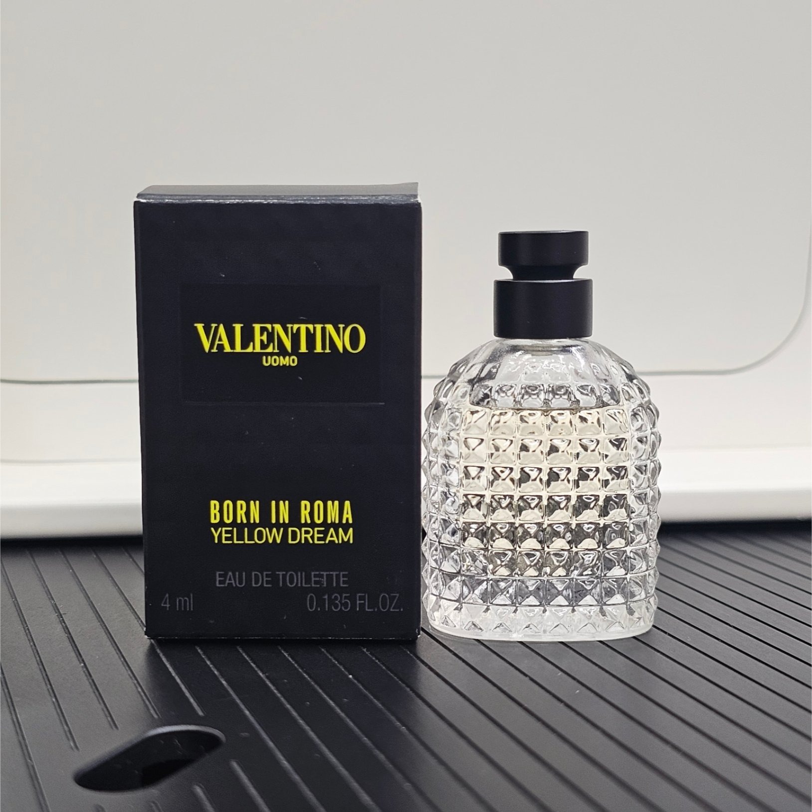 Valentino Uomo Born In Roma Yellow Dream Eau De Toilette Mini 4ml (For Him)_img_1