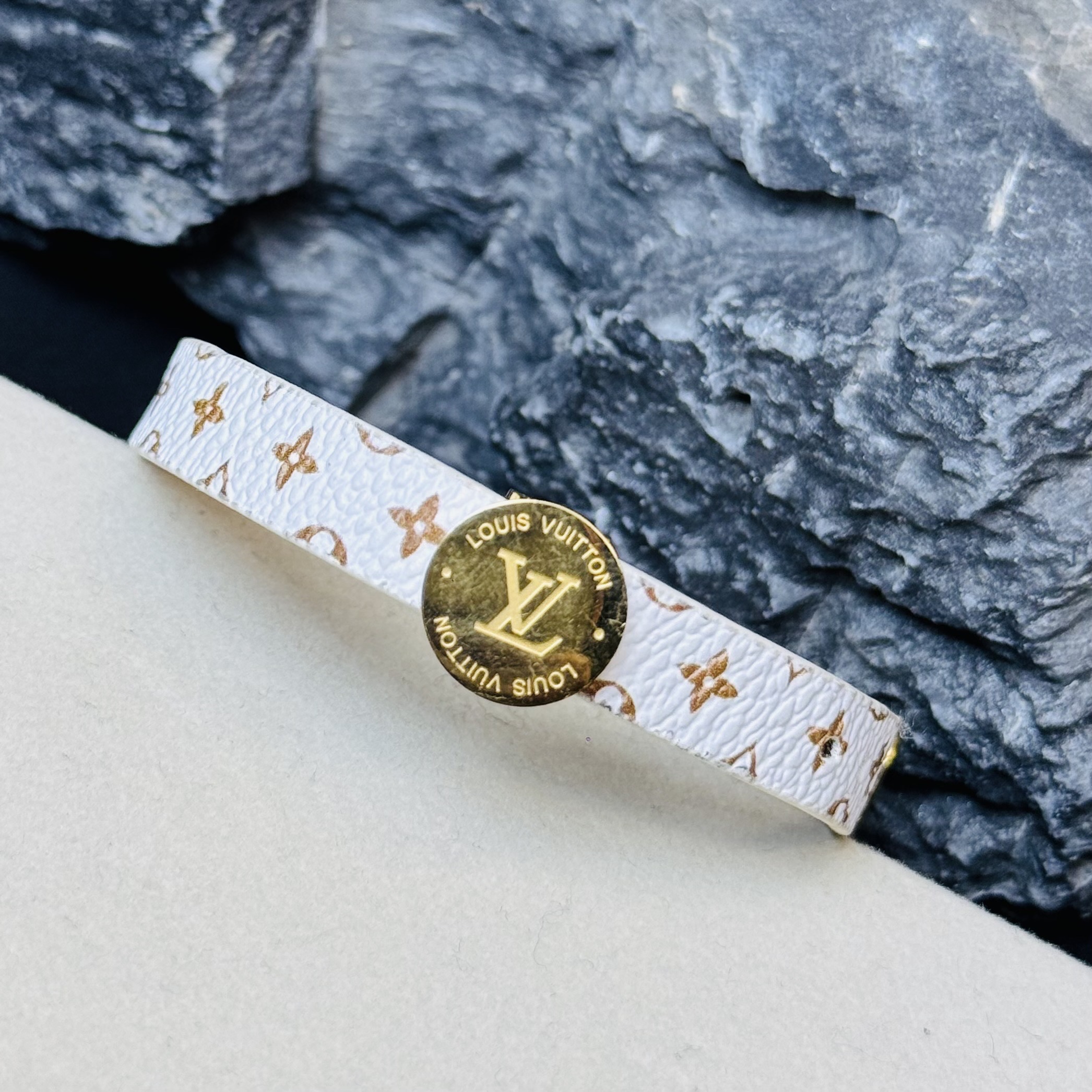 Louis Vuitton LV Iconic Bracelet Gold Leather Strap (limited edition)- Unisex thumbnail 4