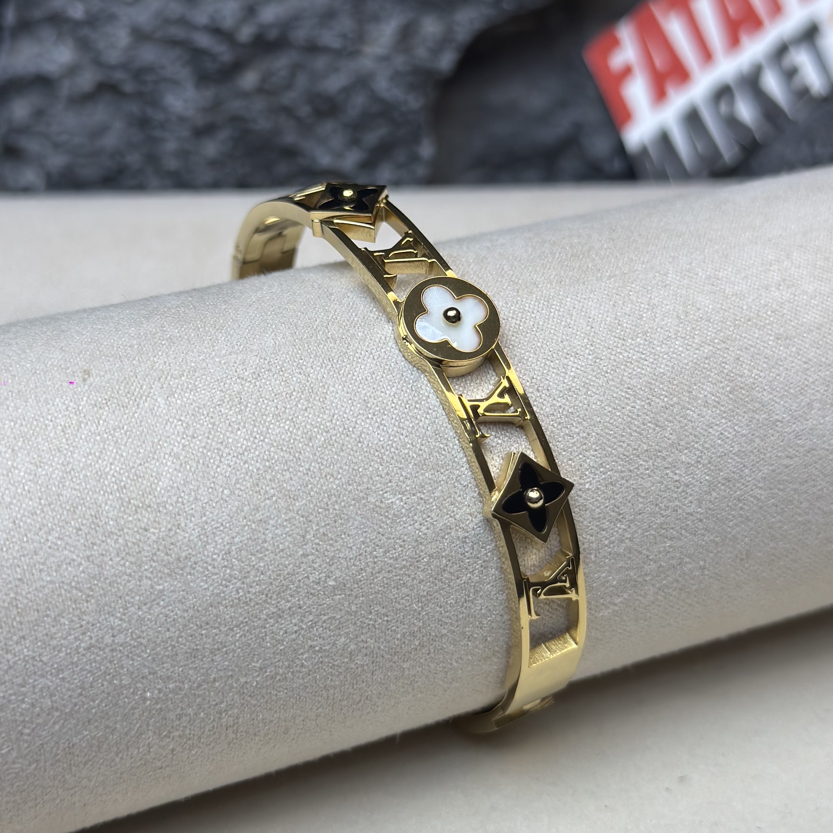 LV Initiales Bracelet Gold - 2 years Color guarantee