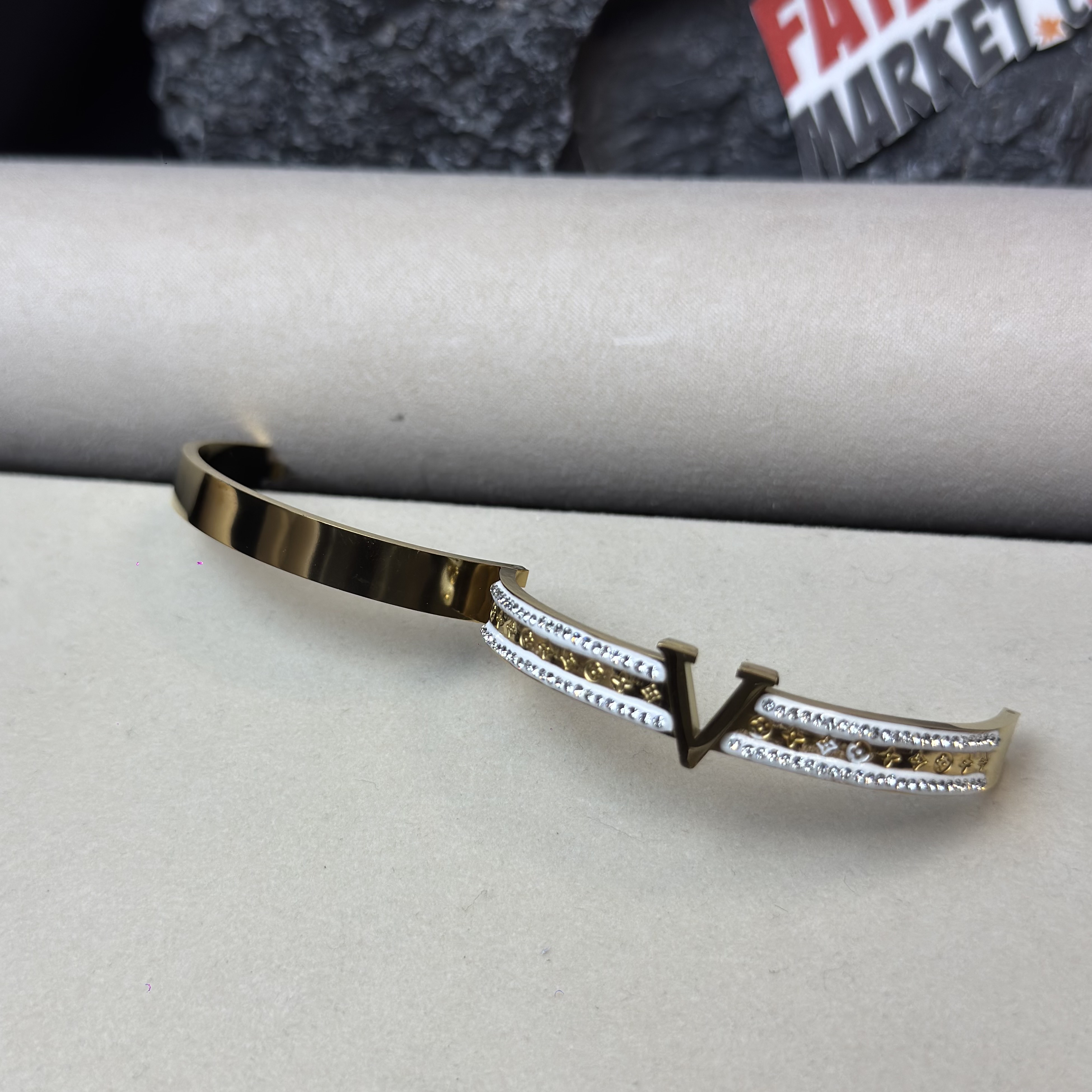 LV Essential V bracelet Unisex - 2 years Color guarantee thumbnail 3