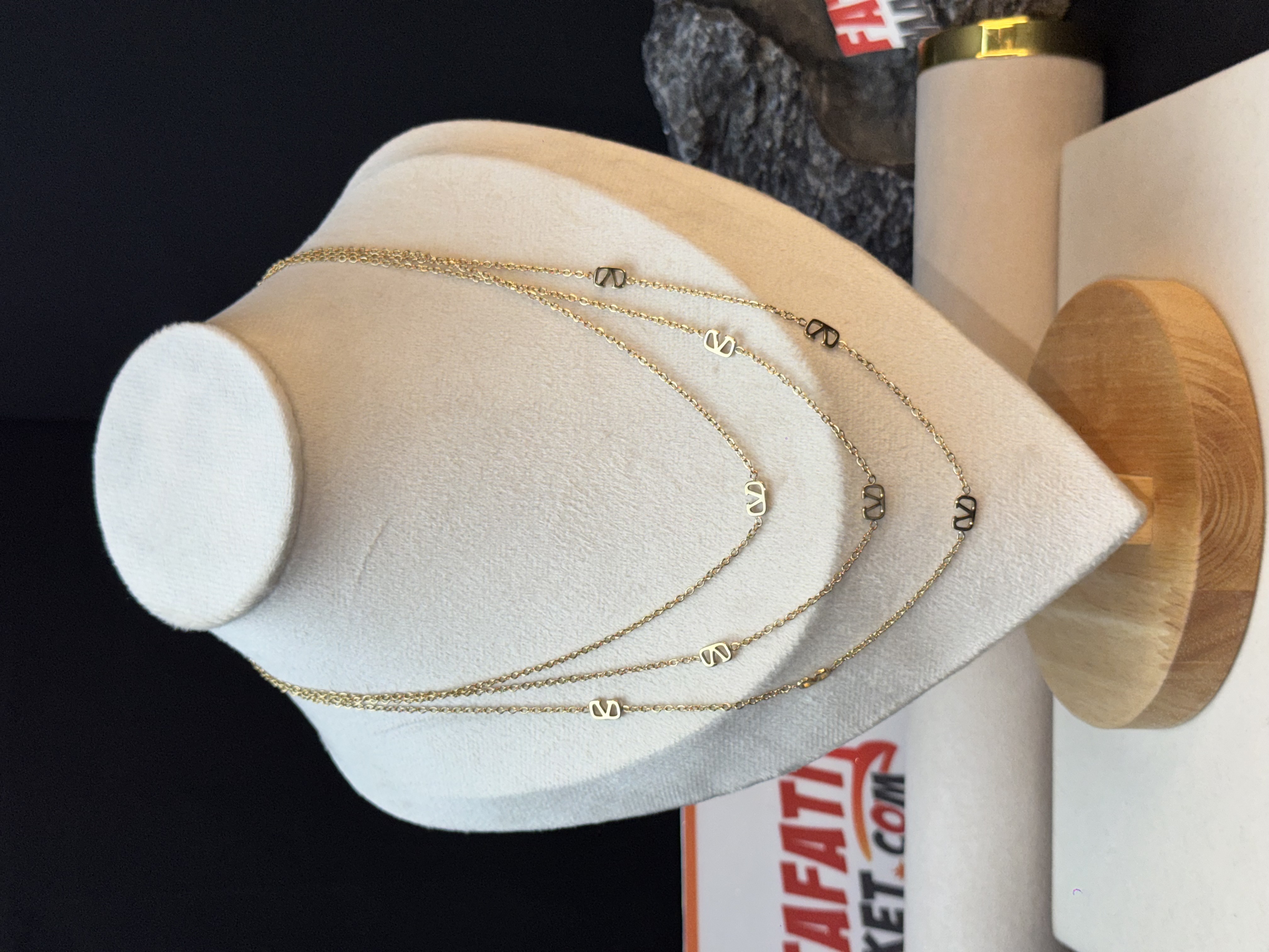 LV iconic Chain Necklace Gold - 2 years Color guarantee