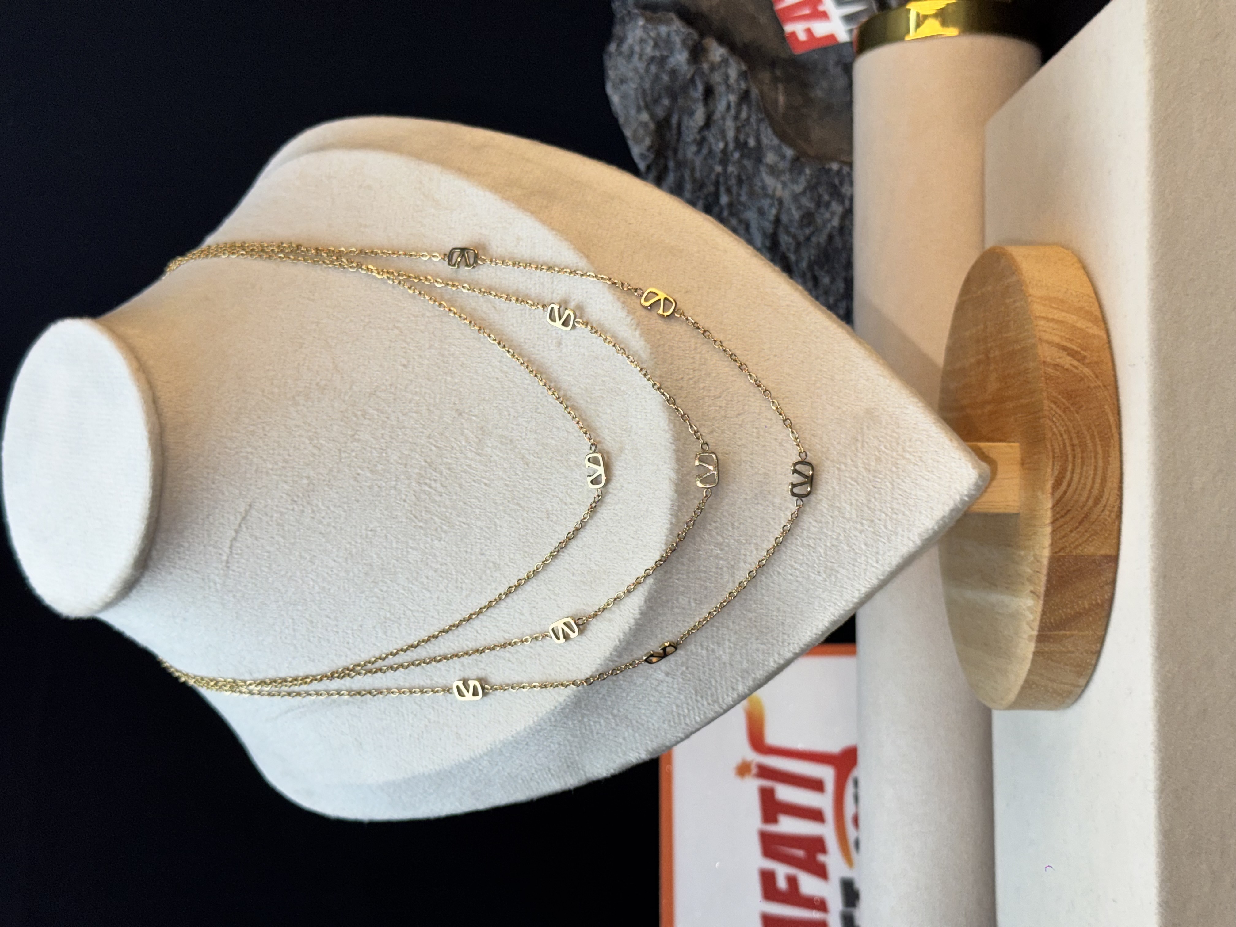 LV iconic Chain Necklace Gold - 2 years Color guarantee thumbnail 2