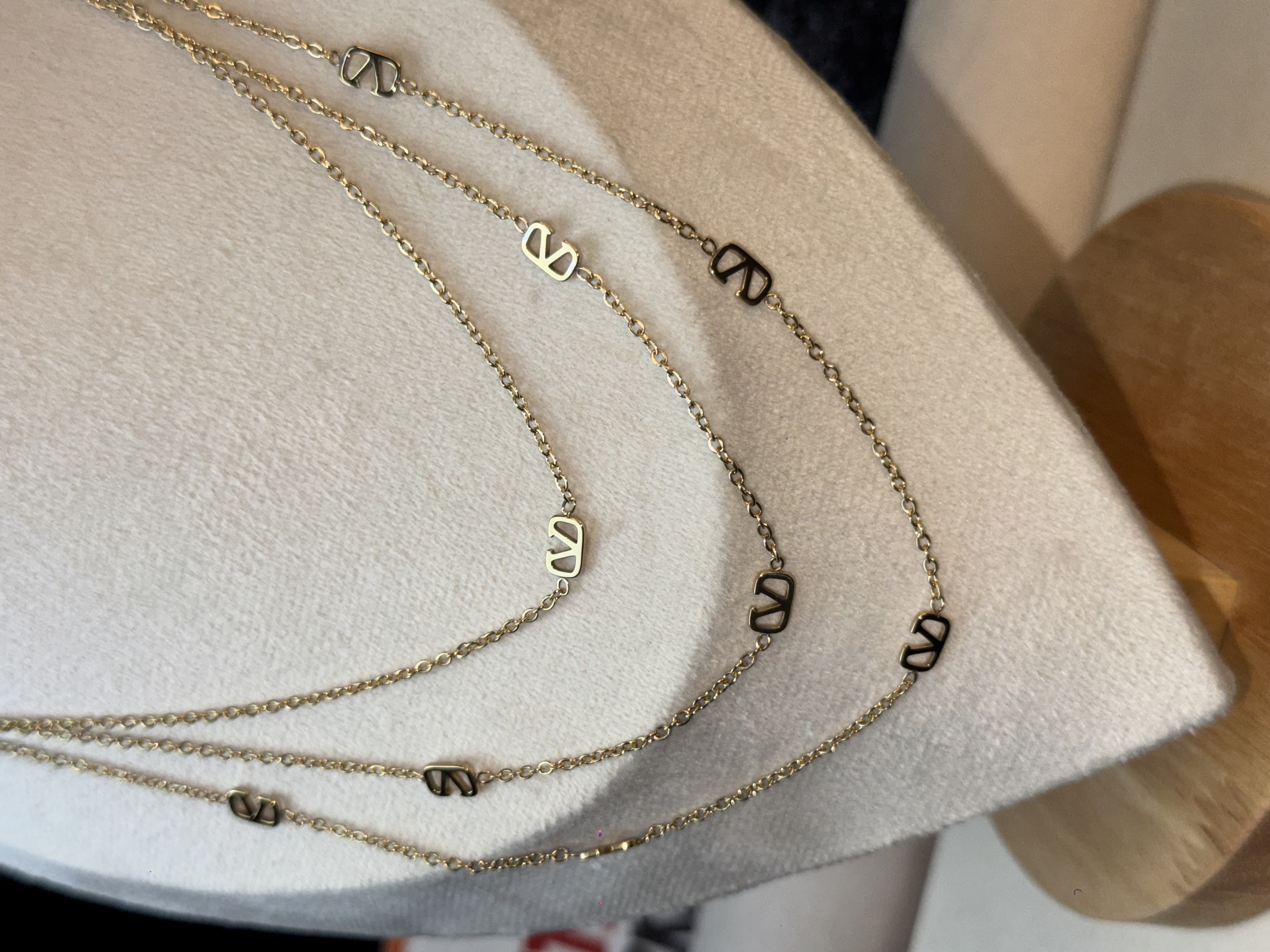LV iconic Chain Necklace Gold - 2 years Color guarantee thumbnail 3