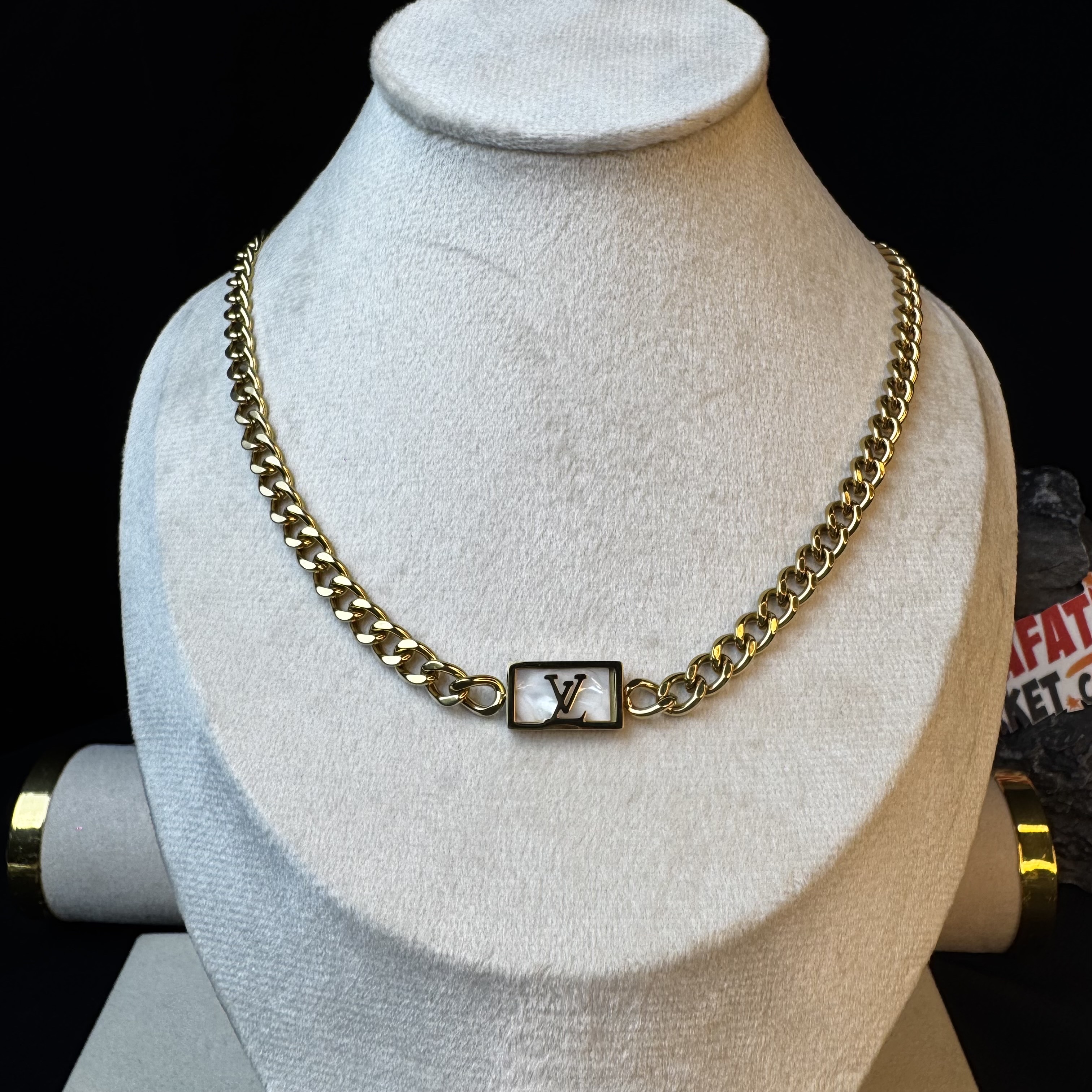 LV Iconic Enamel Necklace gold - 2 years Color guarantee thumbnail 4