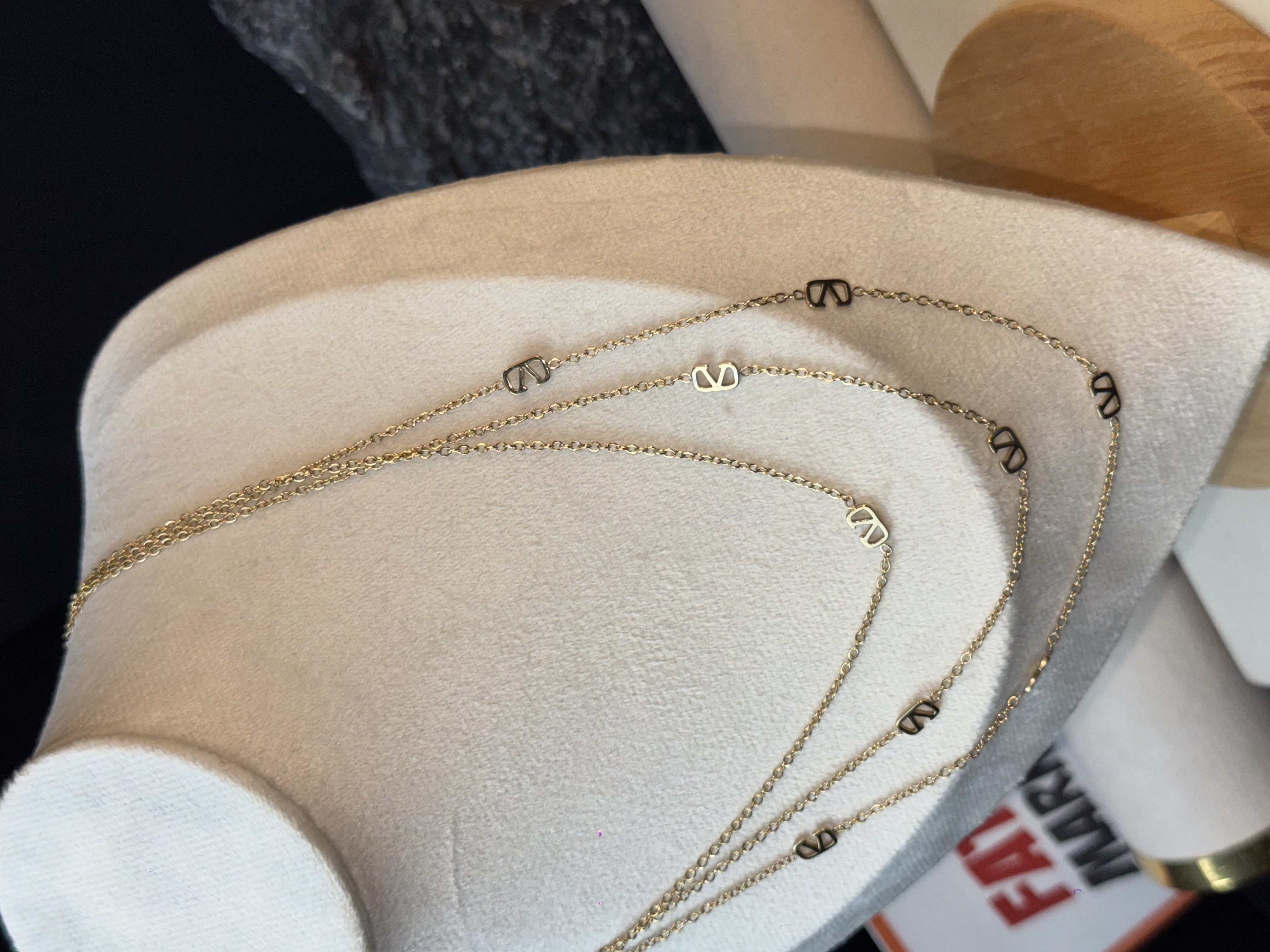 LV iconic Chain Necklace Gold - 2 years Color guarantee thumbnail 4