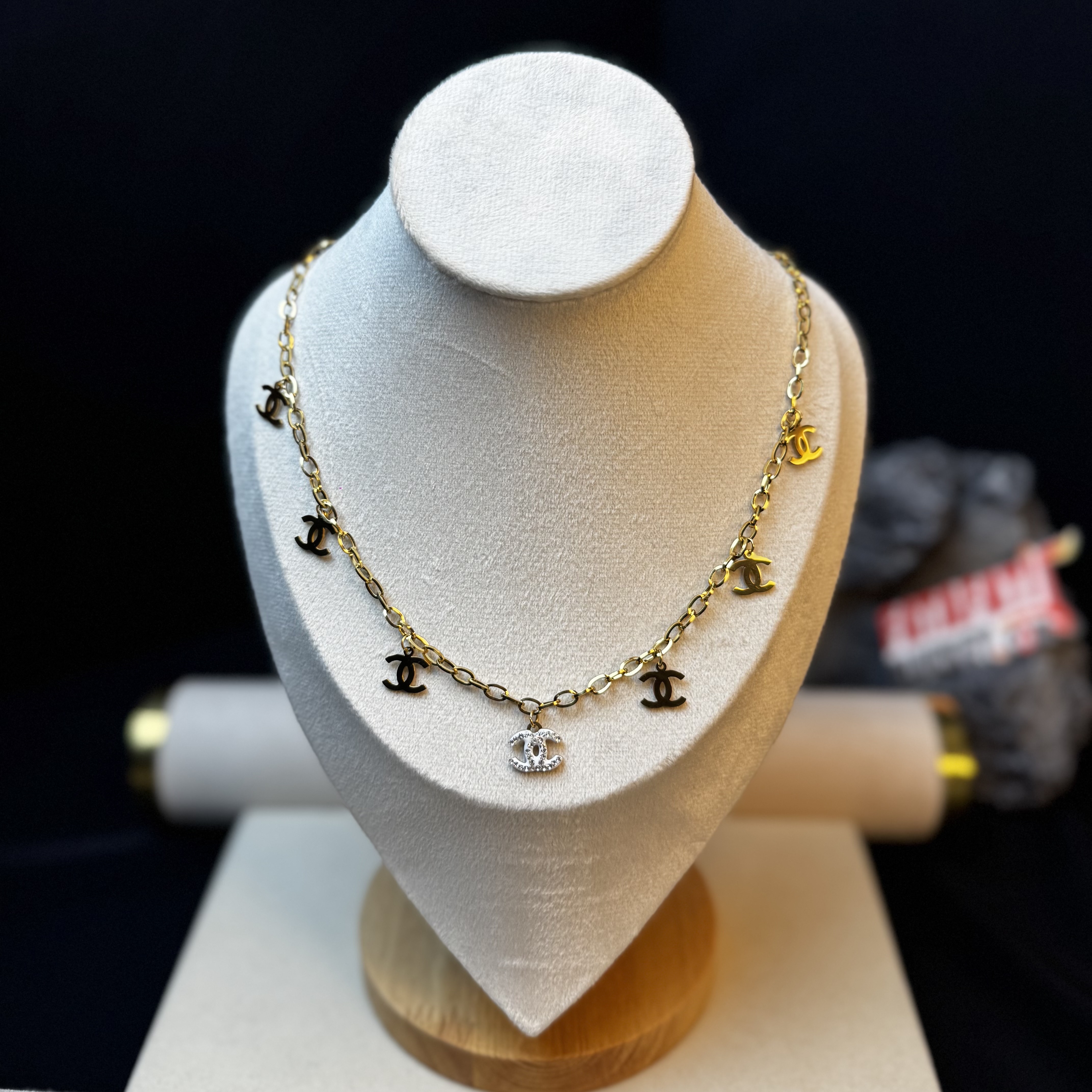 Chanel CC Pendant Necklace Gold SS - 2 Years Color guarantee thumbnail 2