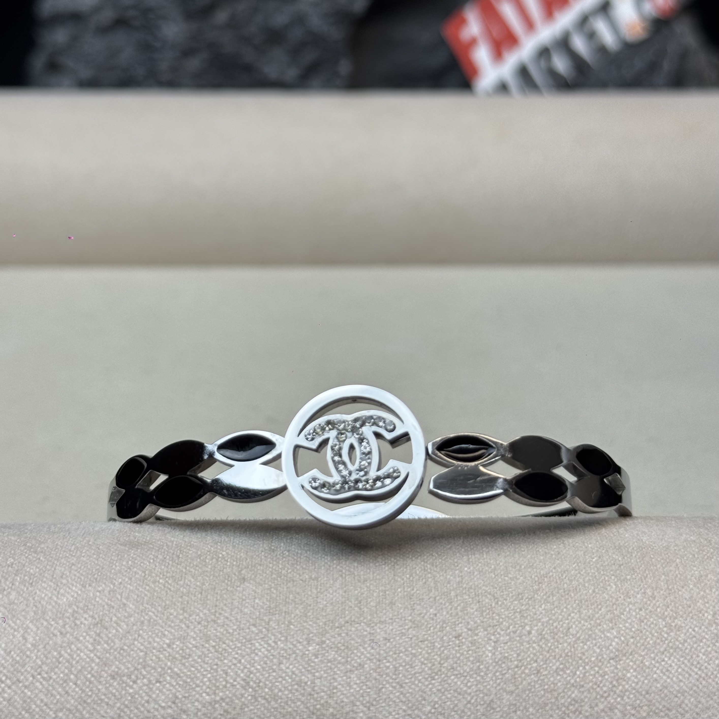 CHANEL bracelet Fine Coco Crush Diamond- 2 Years Color guarantee thumbnail 2