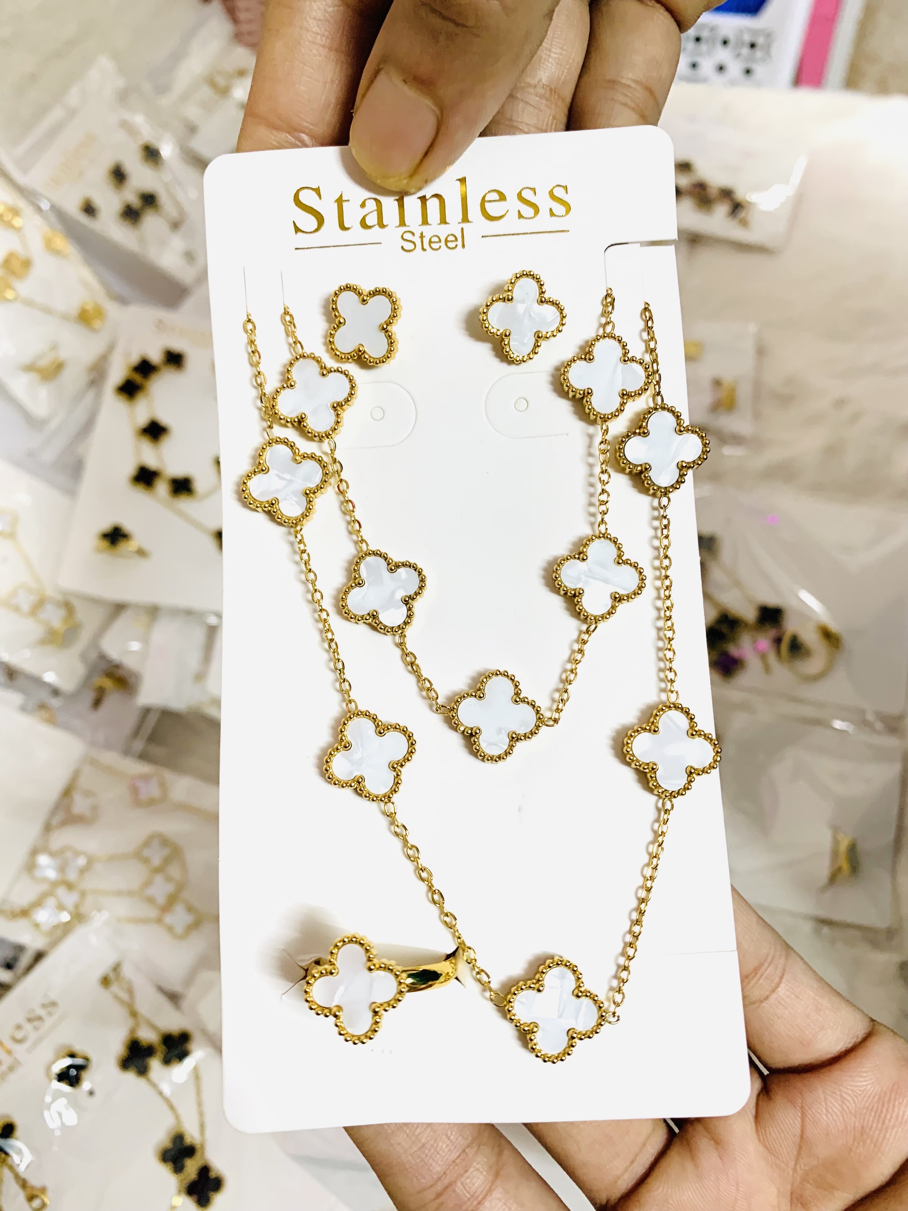 Stainlesssteel colour guaranteed jewellery set😍_img_1