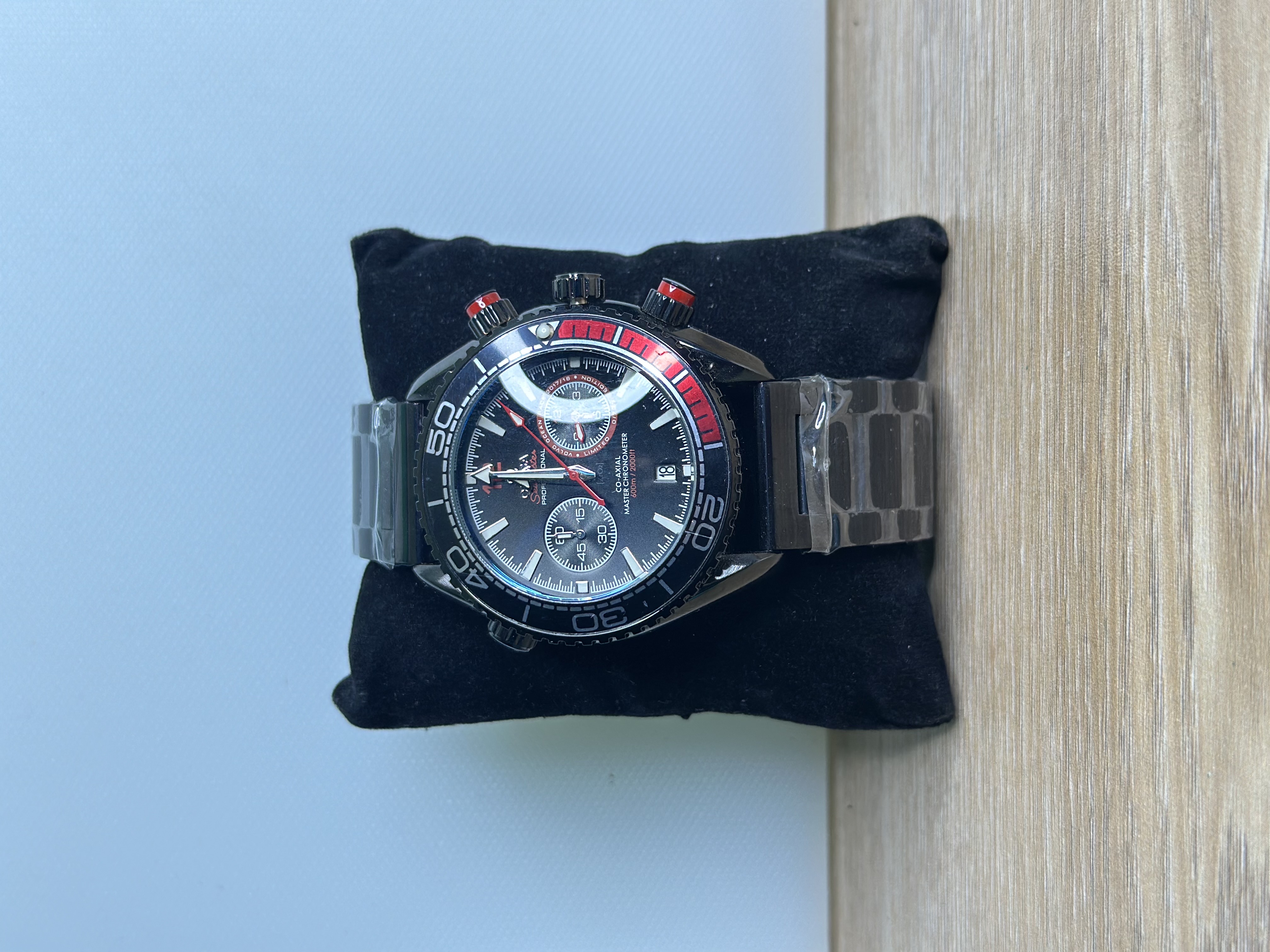 Omega Seamaster Co-Axial 600M Black Chain - Red Accent_img_0