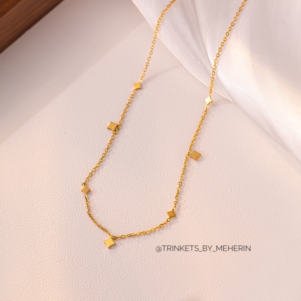 Star minimal neckpiece_img_1
