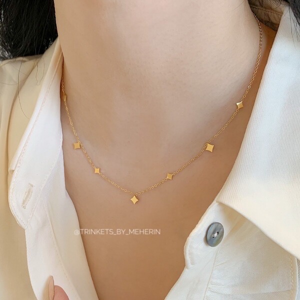 Star minimal neckpiece_img_0