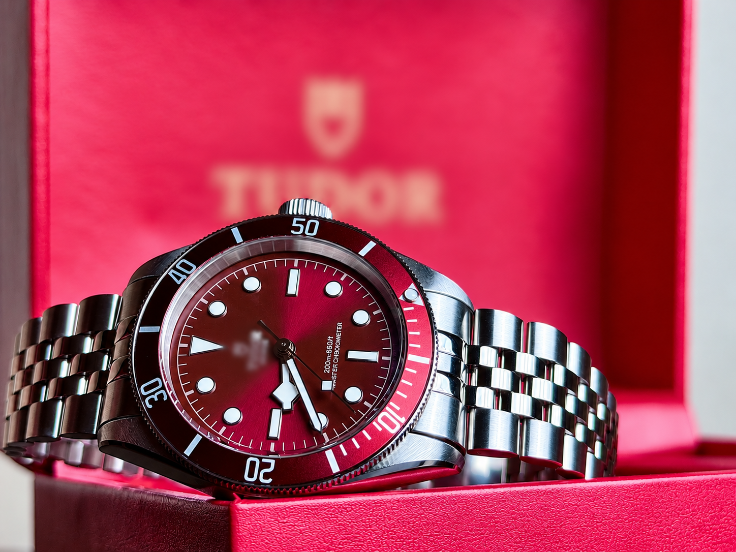 Red Apple Watch thumbnail 3