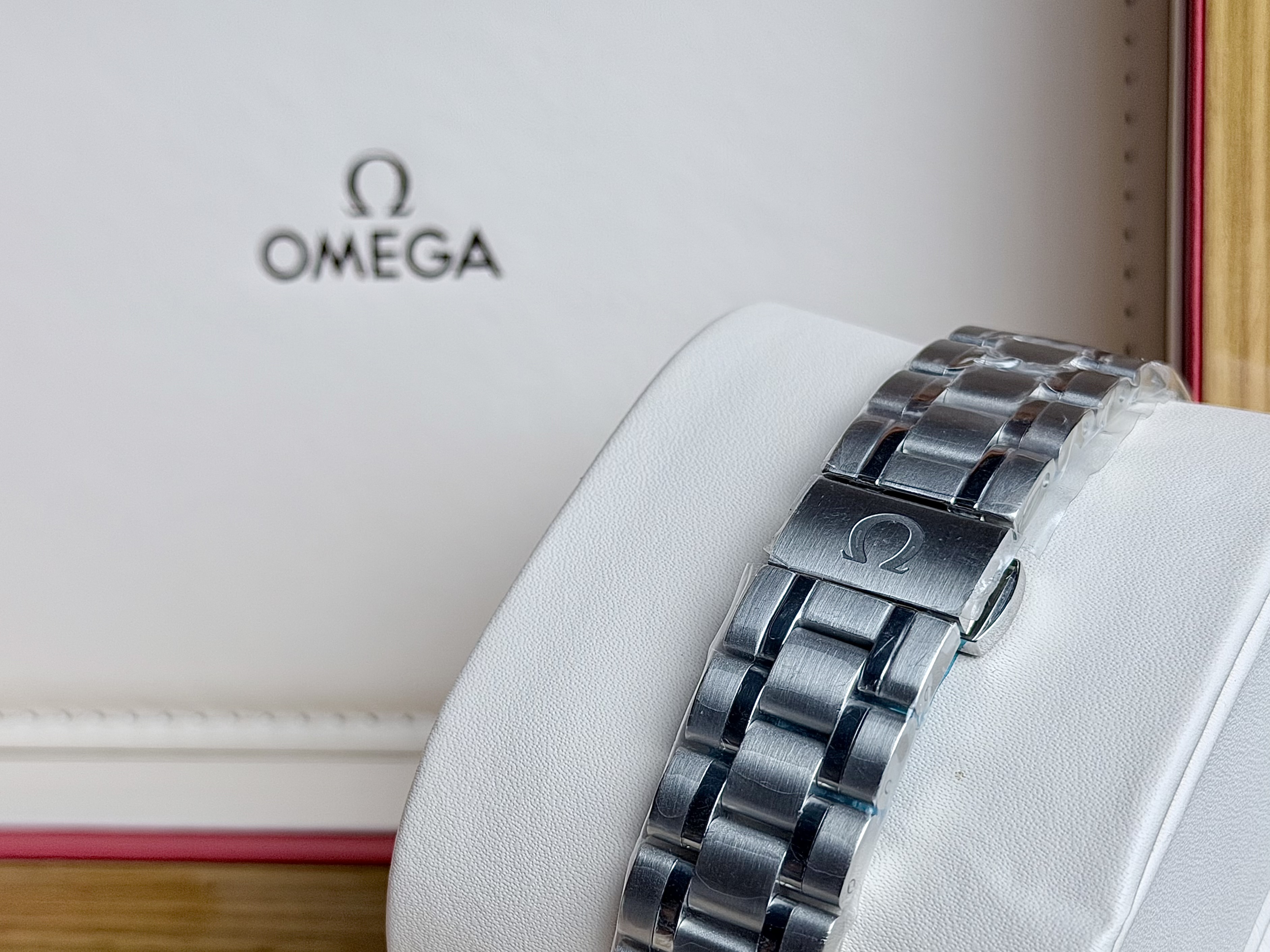 Omega Speedmaster Professional Moon Watch thumbnail 5