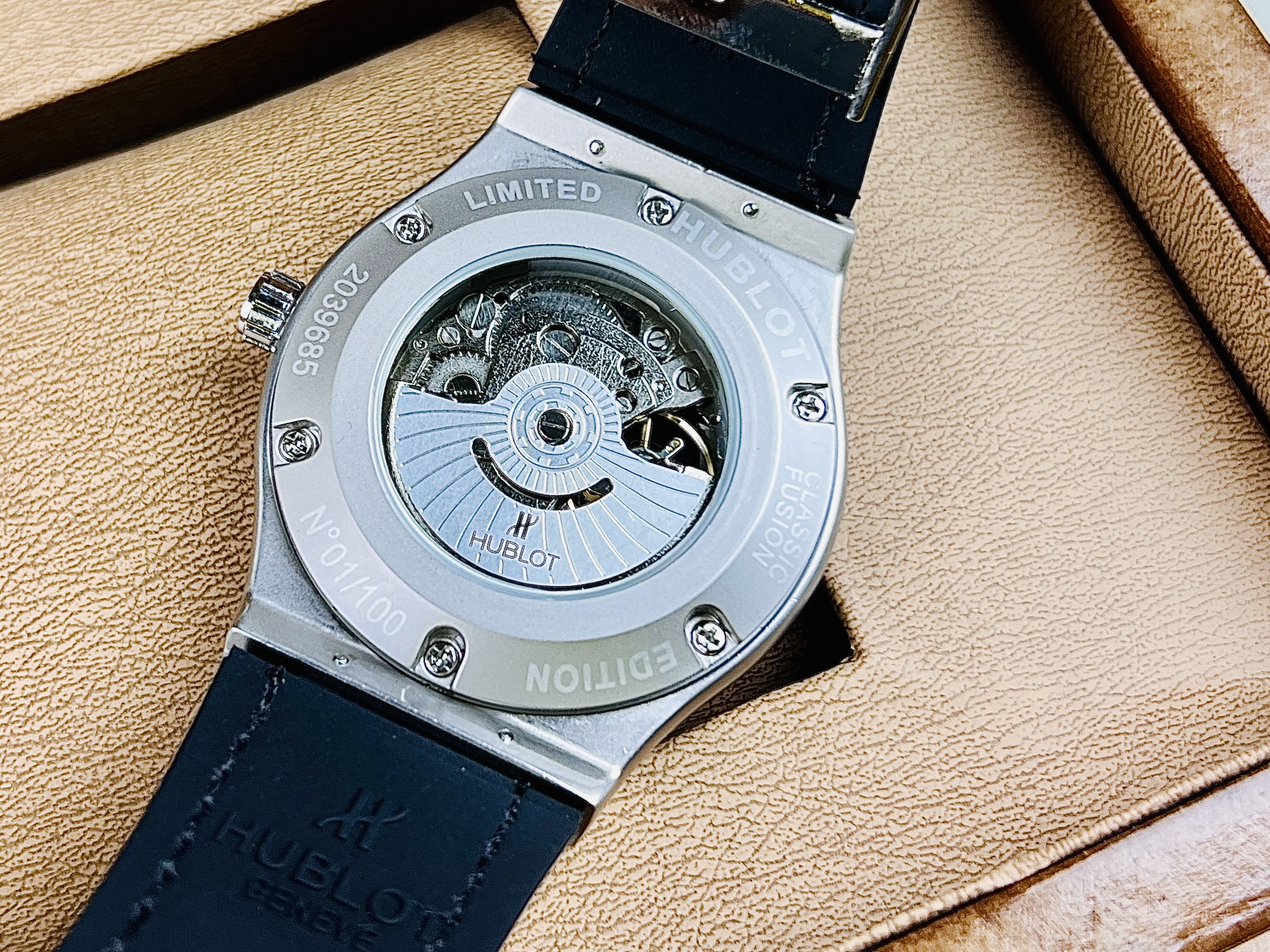 Hublot Crystal Honey (Semi AAA) thumbnail 2
