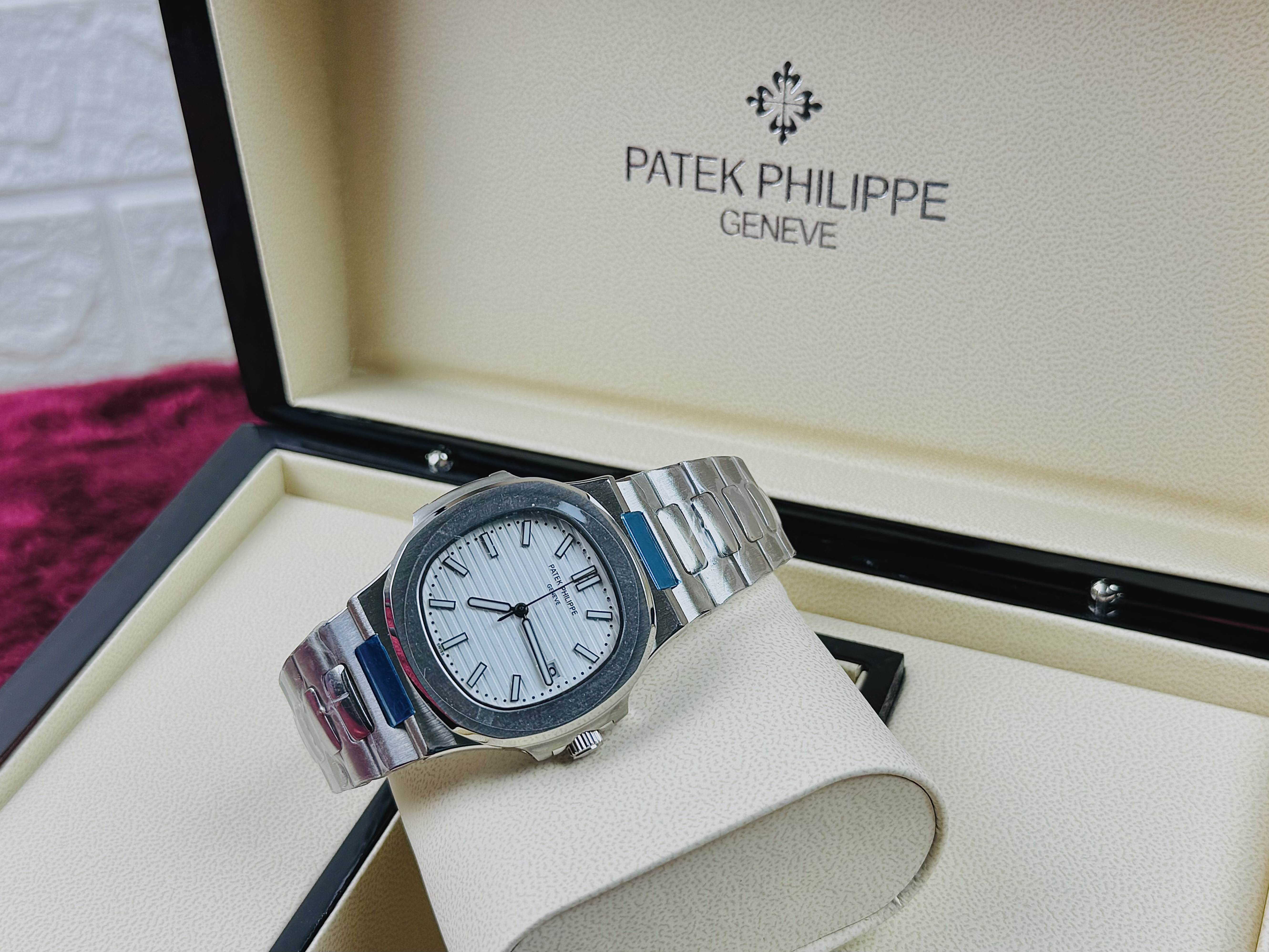 Patek Philippe Nautilus (White Angel Watch) thumbnail 5